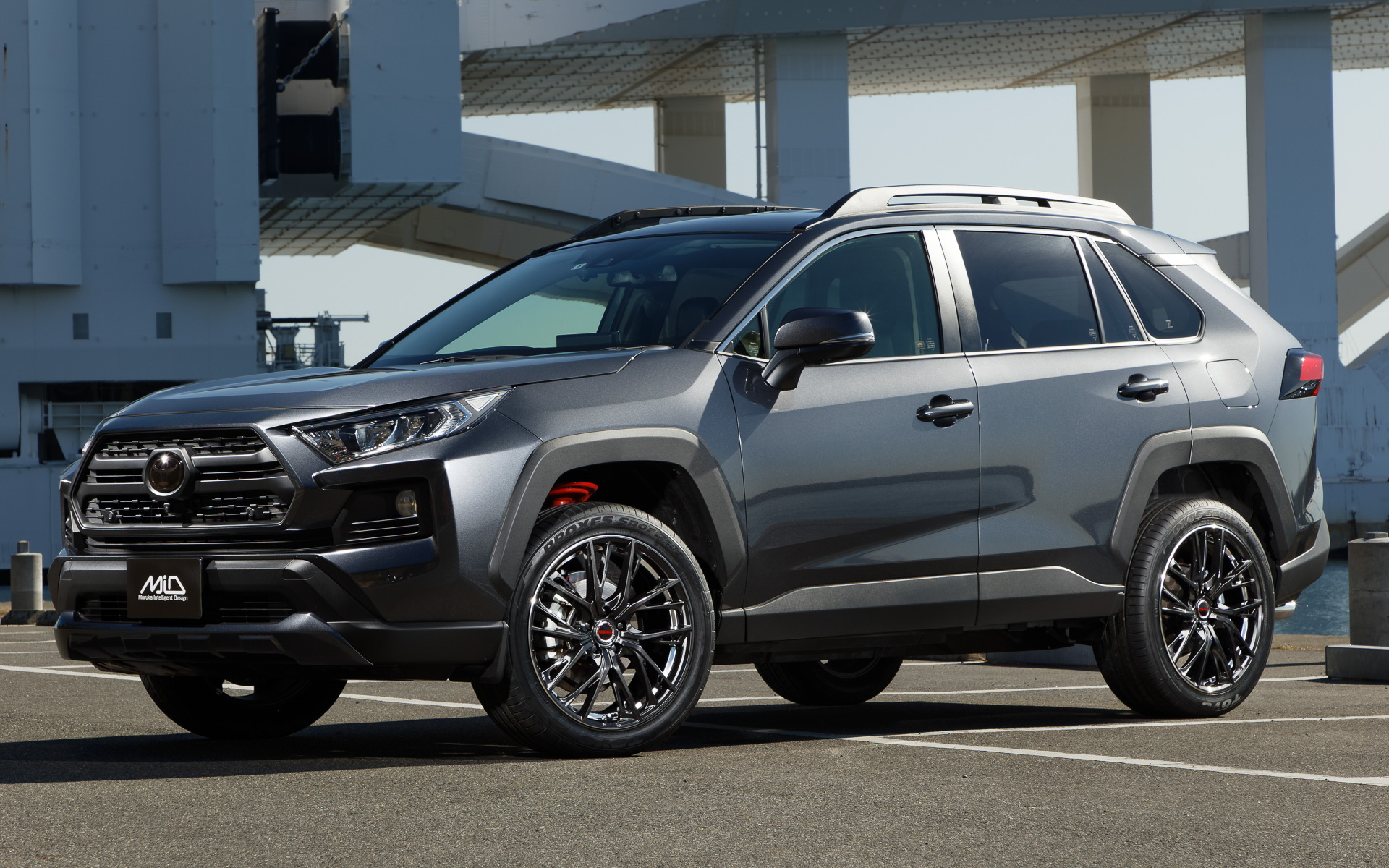 VERTEC ONEブランドの新製品「GLAIVE」を装着したトヨタ自動車「RAV4」