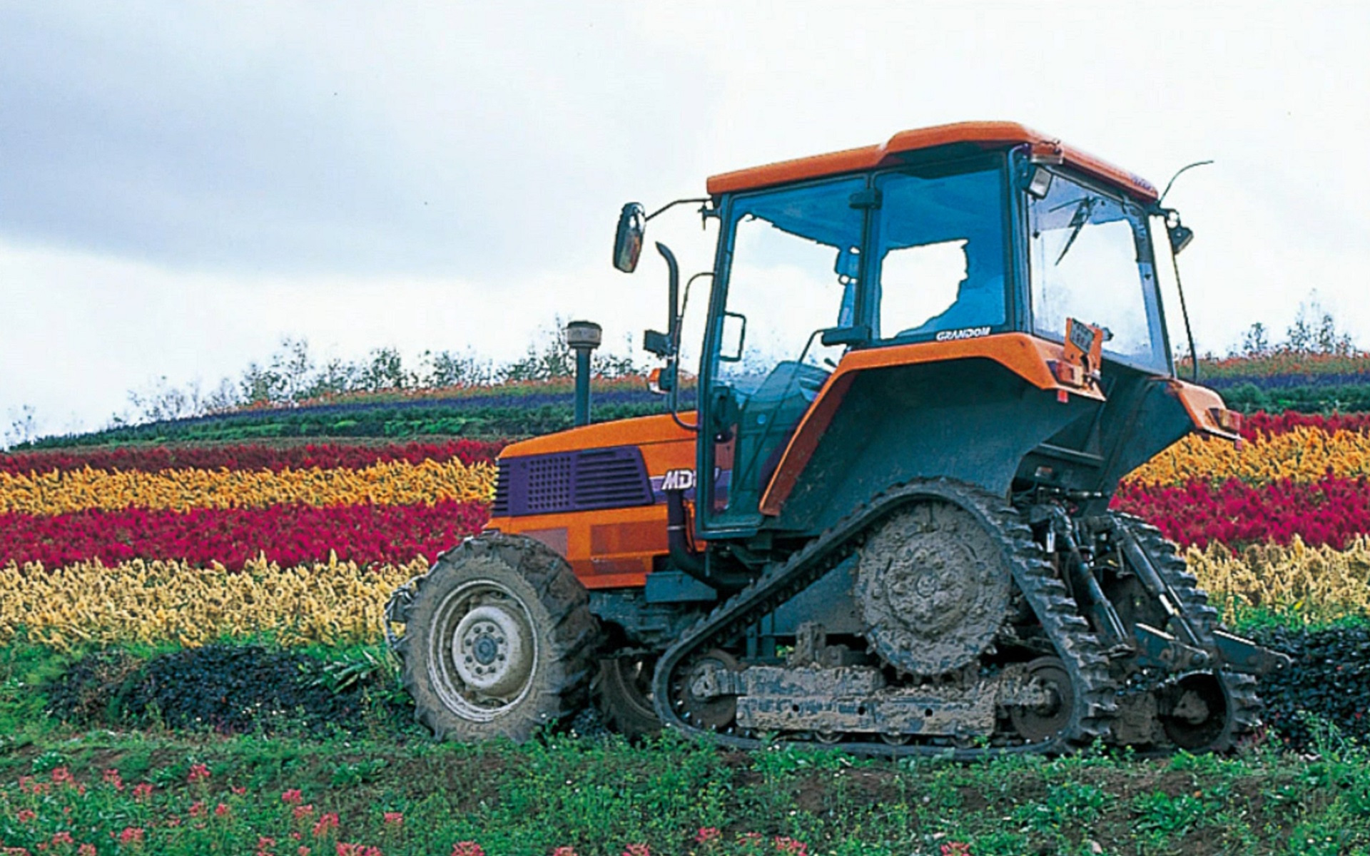 パワクロを搭載したトラクター