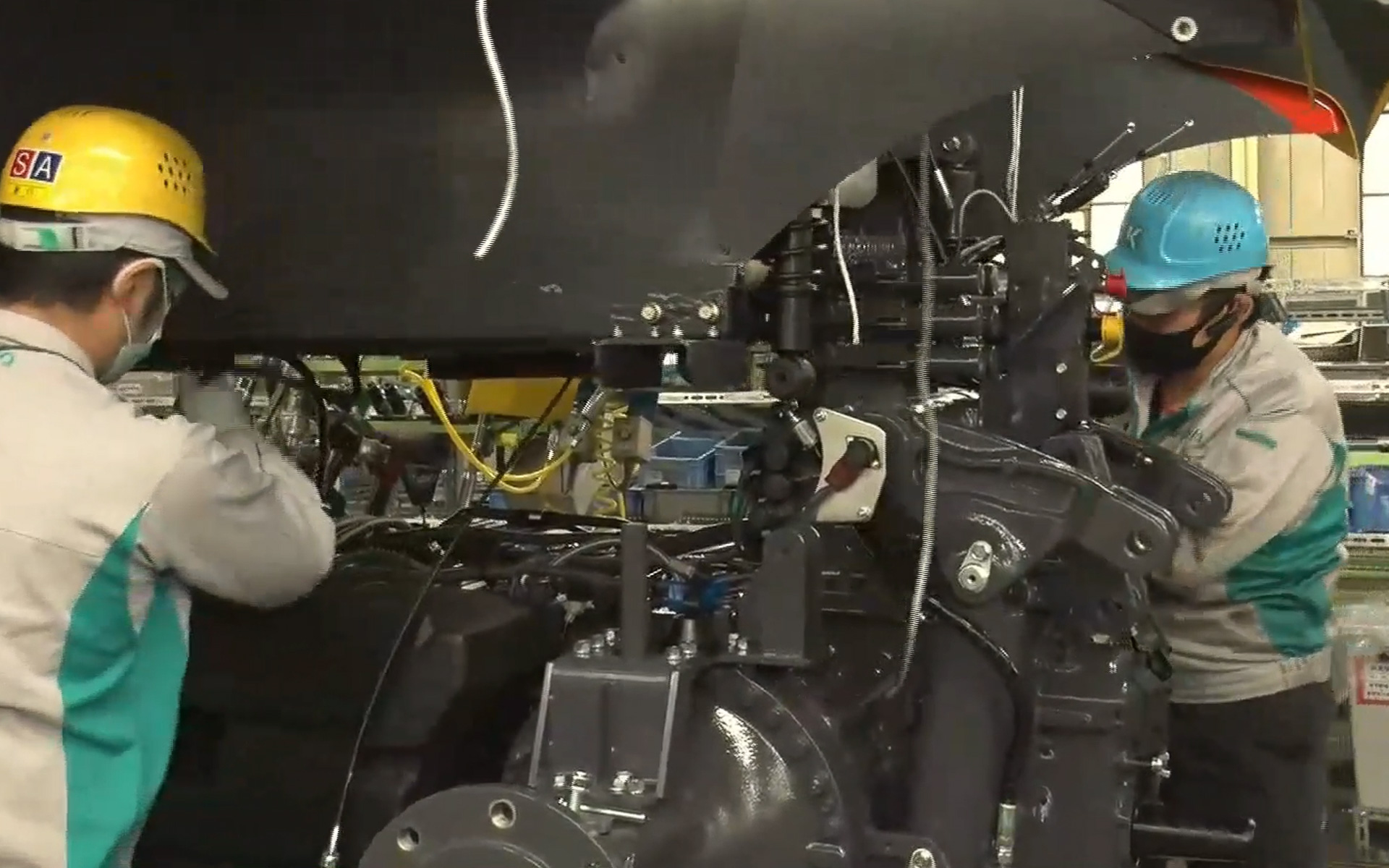 艤装ラインの様子