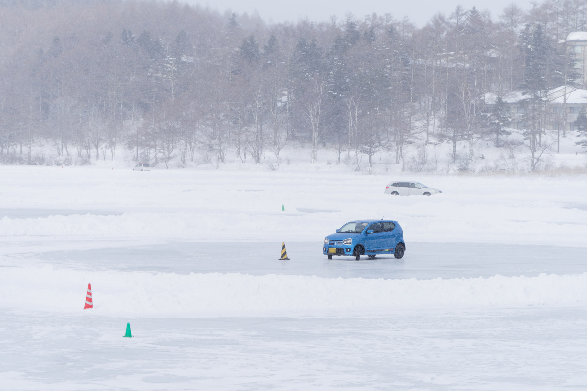 定常円走行や8の字走行ができる「アクセルワークエリア」