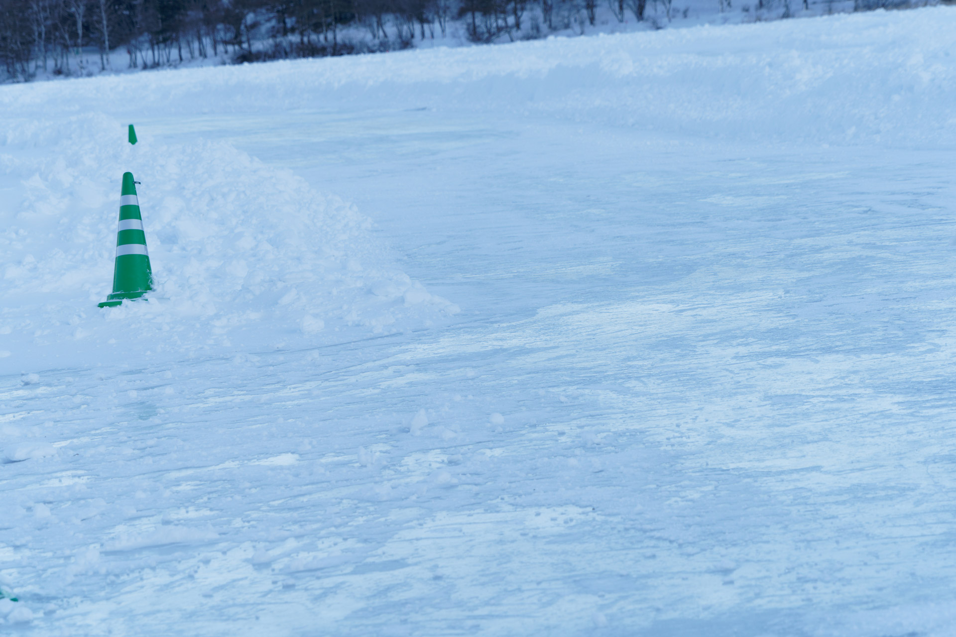 女神湖の路面はスケートリンクとは違ってμは一様ではない