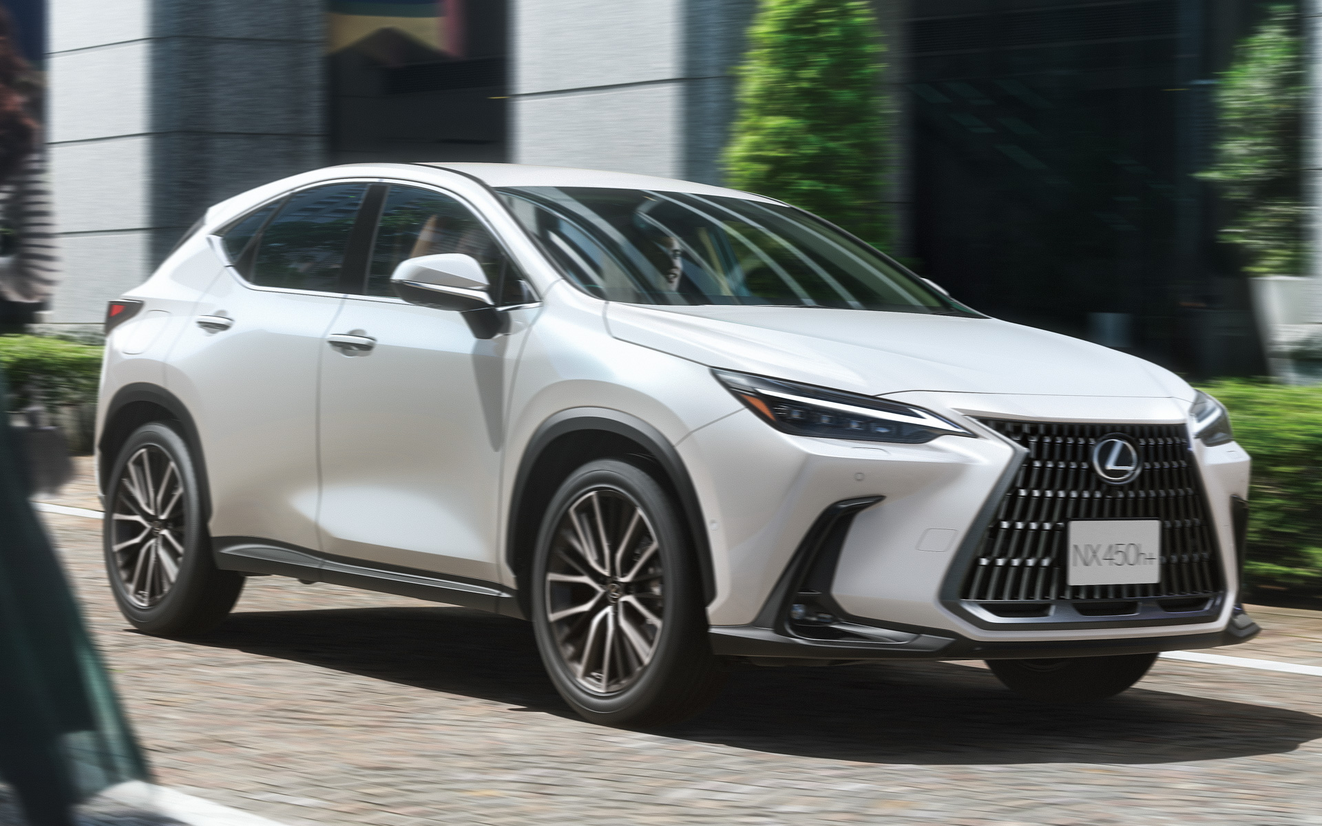 NX450h+“version L”