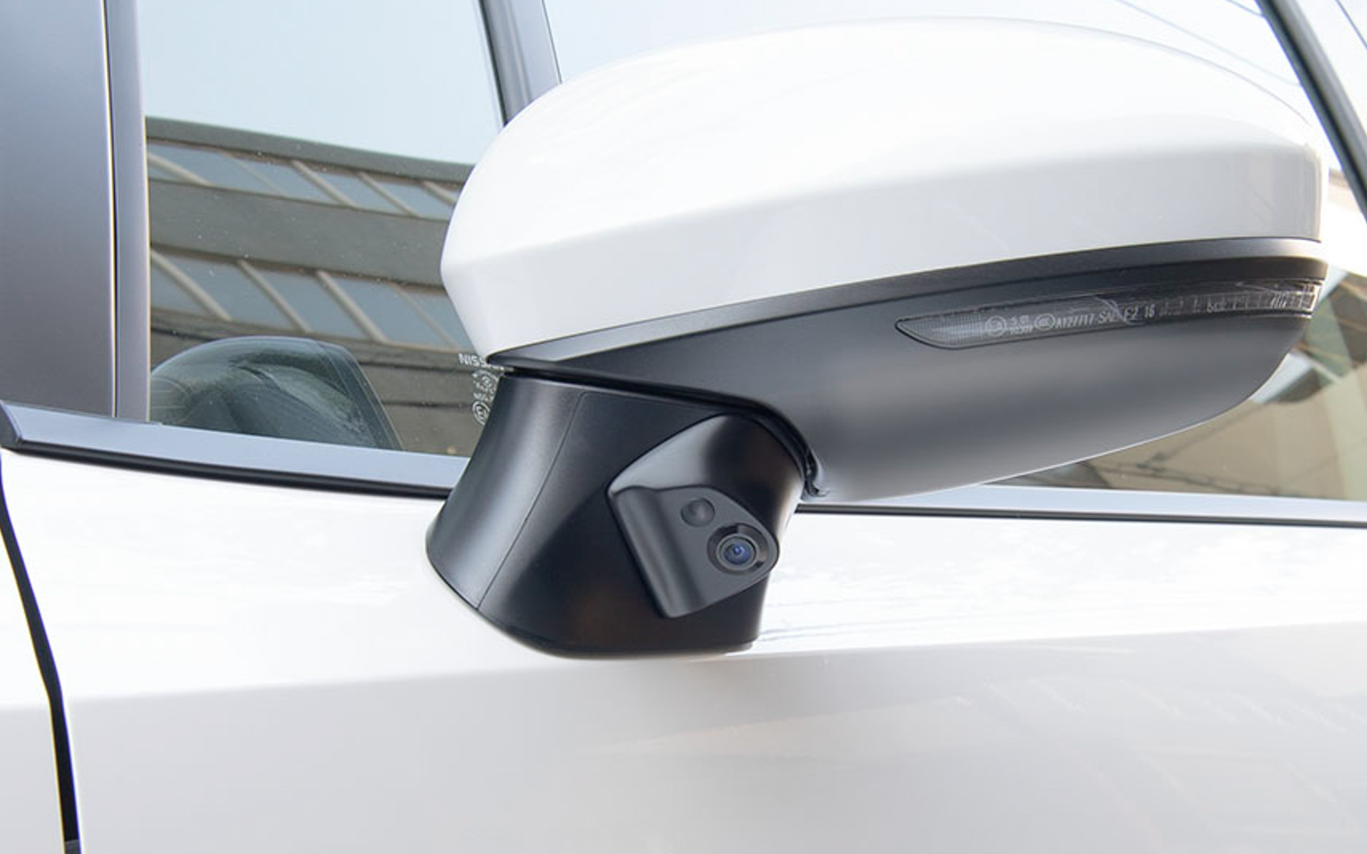 新型ノート用「車種別サイドカメラキット」