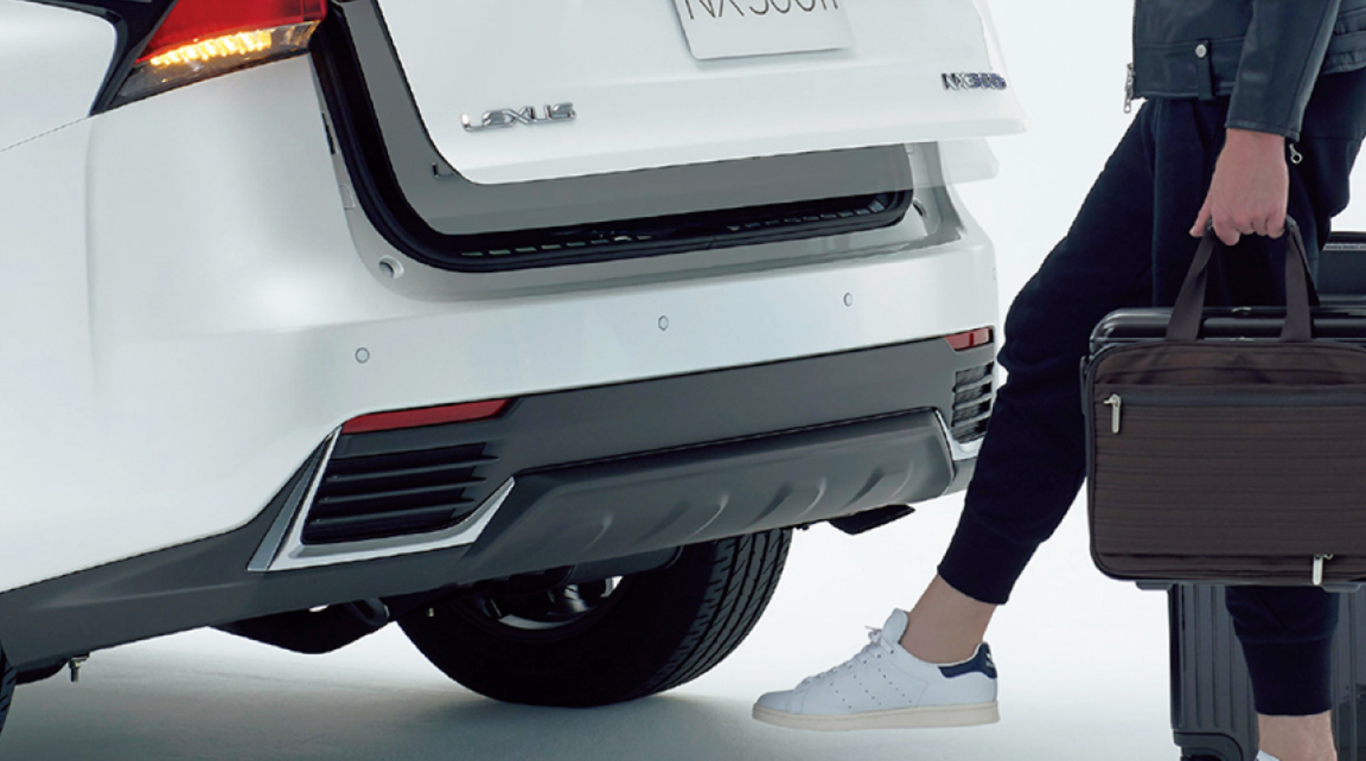 「ハンズフリーパワーバックドア」の後付け