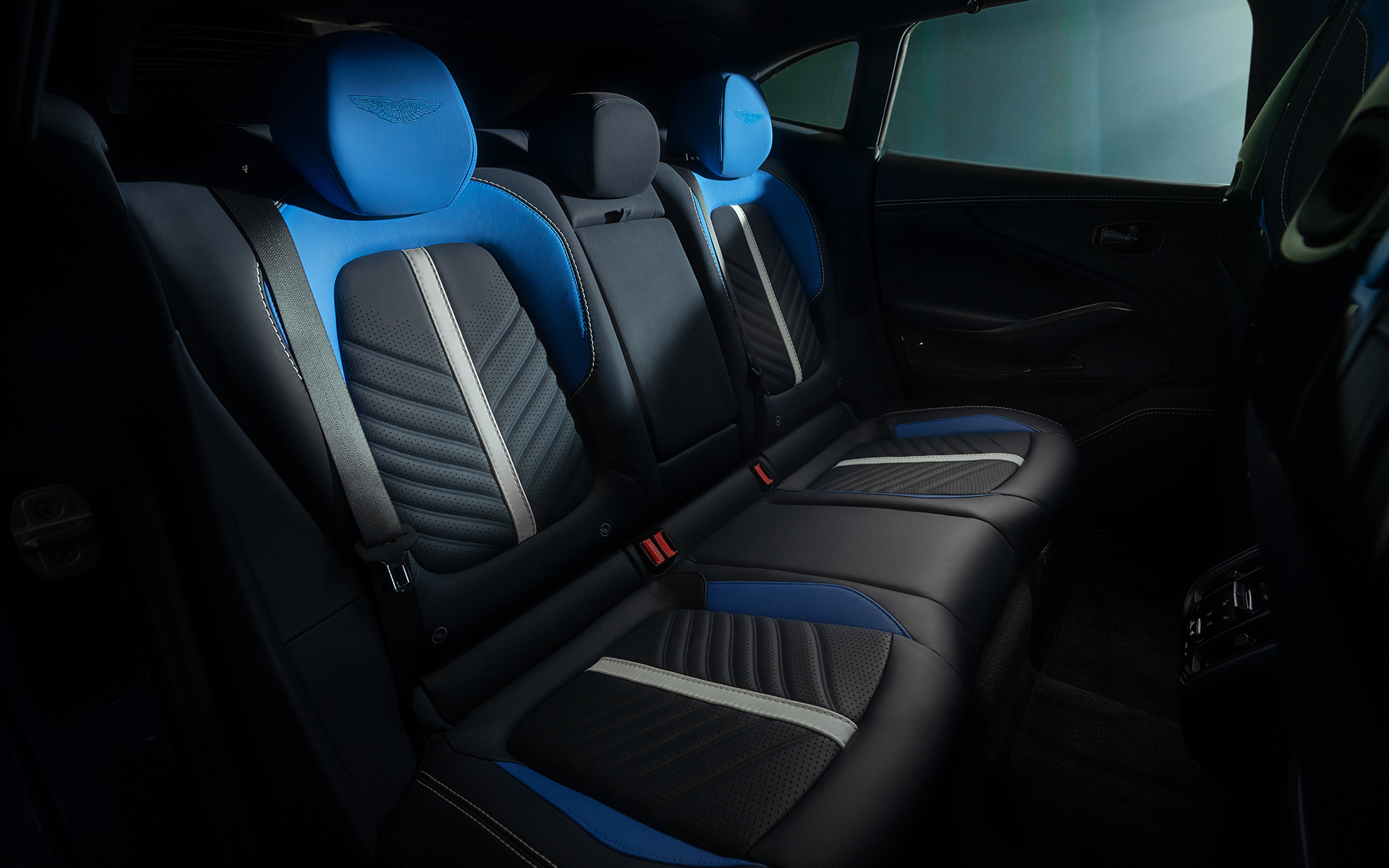 DBX707のインテリア