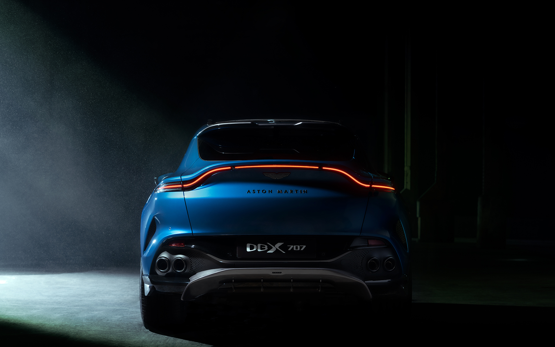 DBX707のエクステリアデザイン