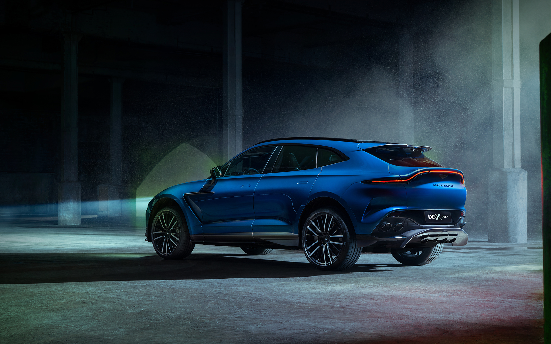 DBX707のエクステリアデザイン