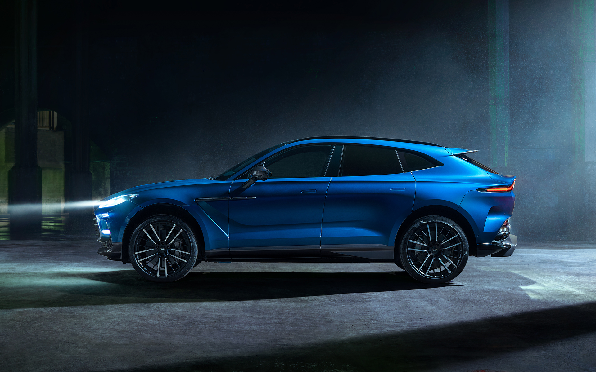 DBX707のエクステリアデザイン