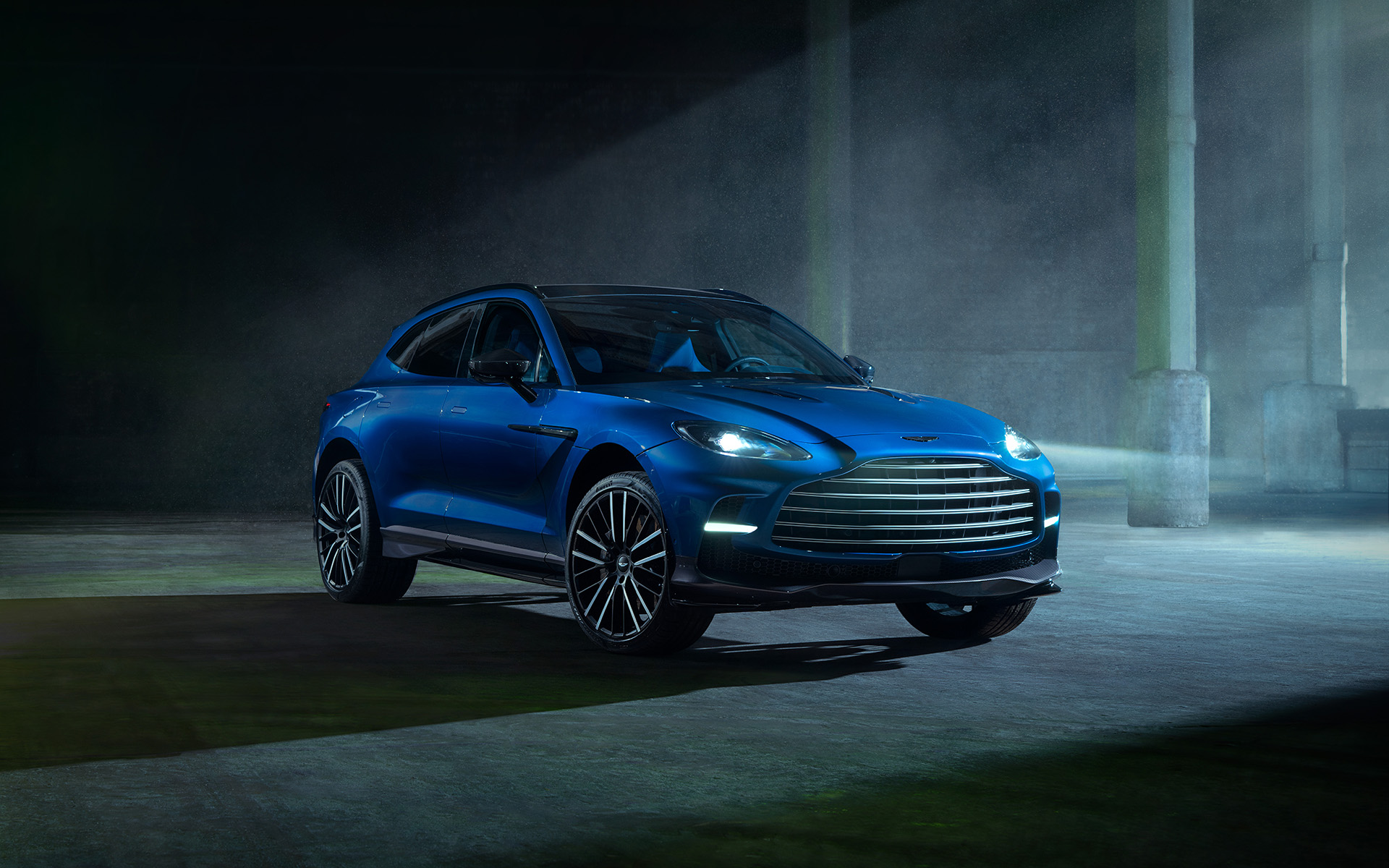 DBX707のエクステリアデザイン