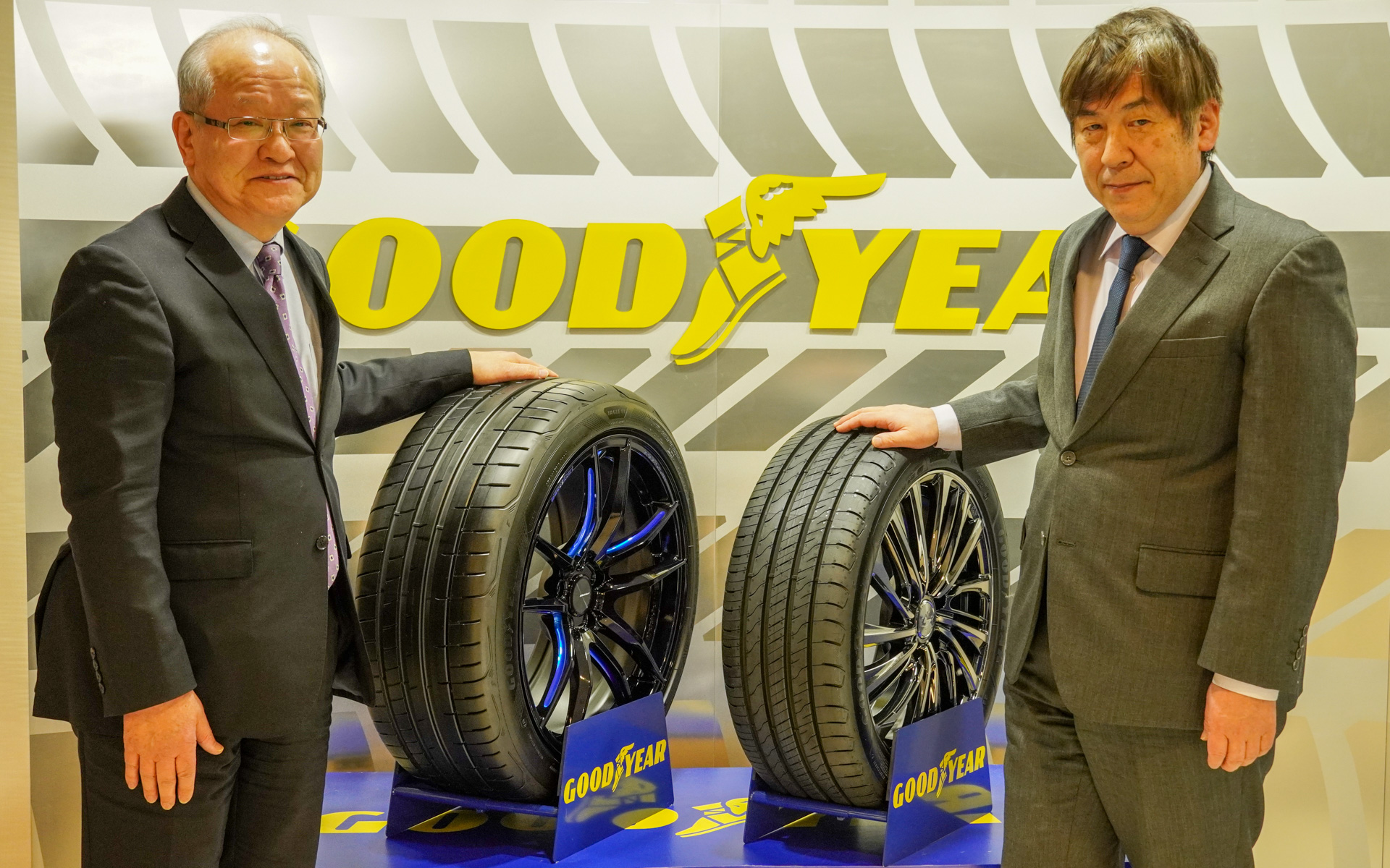 日本グッドイヤー株式会社 代表取締役社長の金原雄次郎氏（左）と商品企画部長の岸宗弘氏（右）