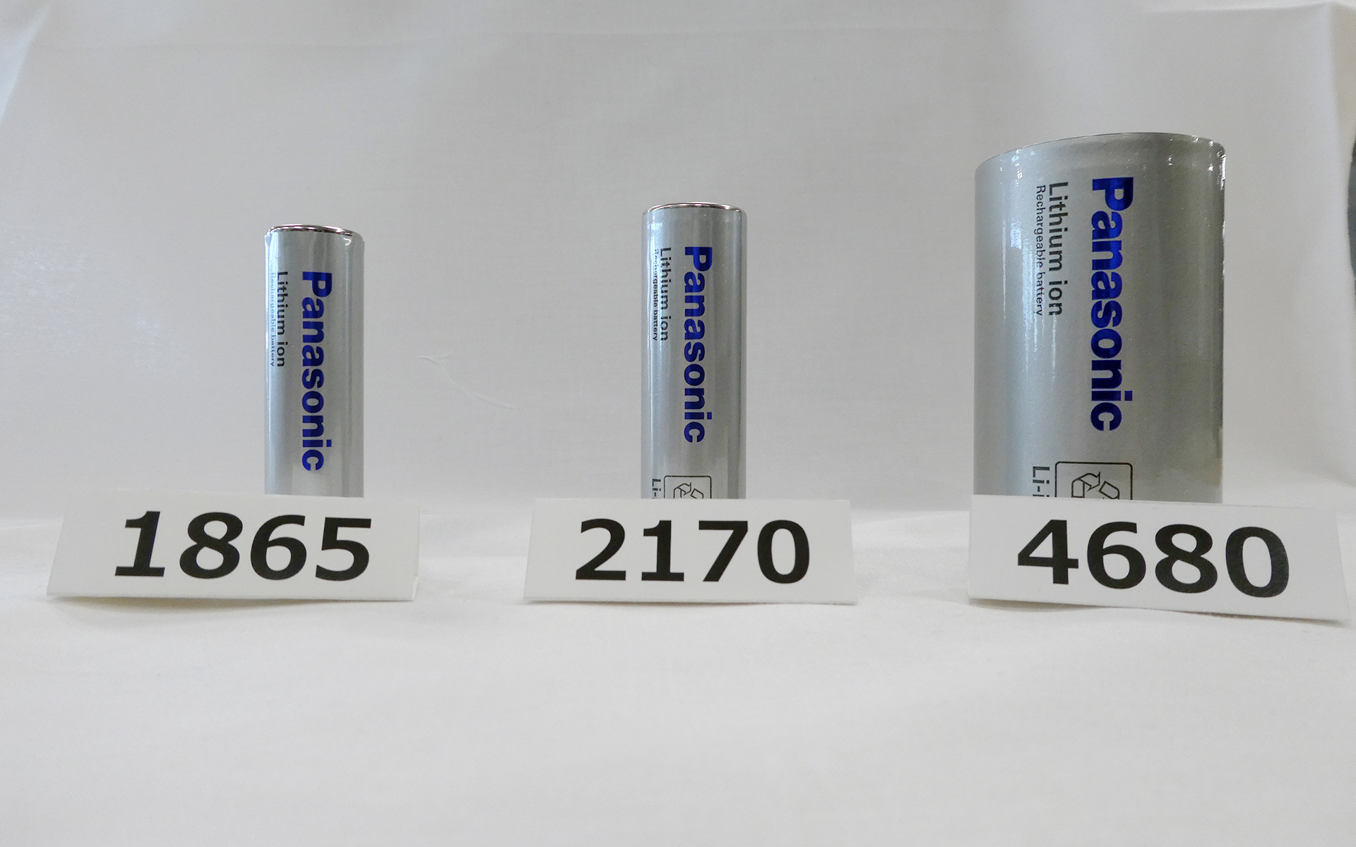 梅田氏は4680について、「すでに性能を満たした試作品は完成しており、開発のマイルストーンは予定通りに進捗している」とした