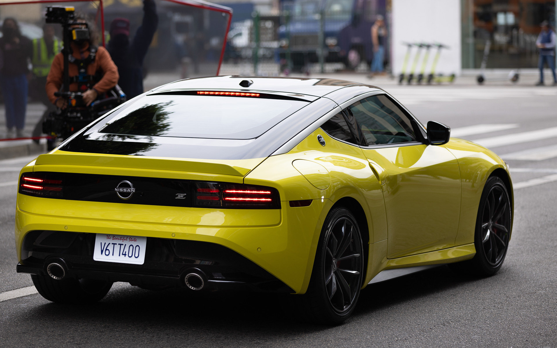 動画「スリルドライバー」に登場する新型「Z」