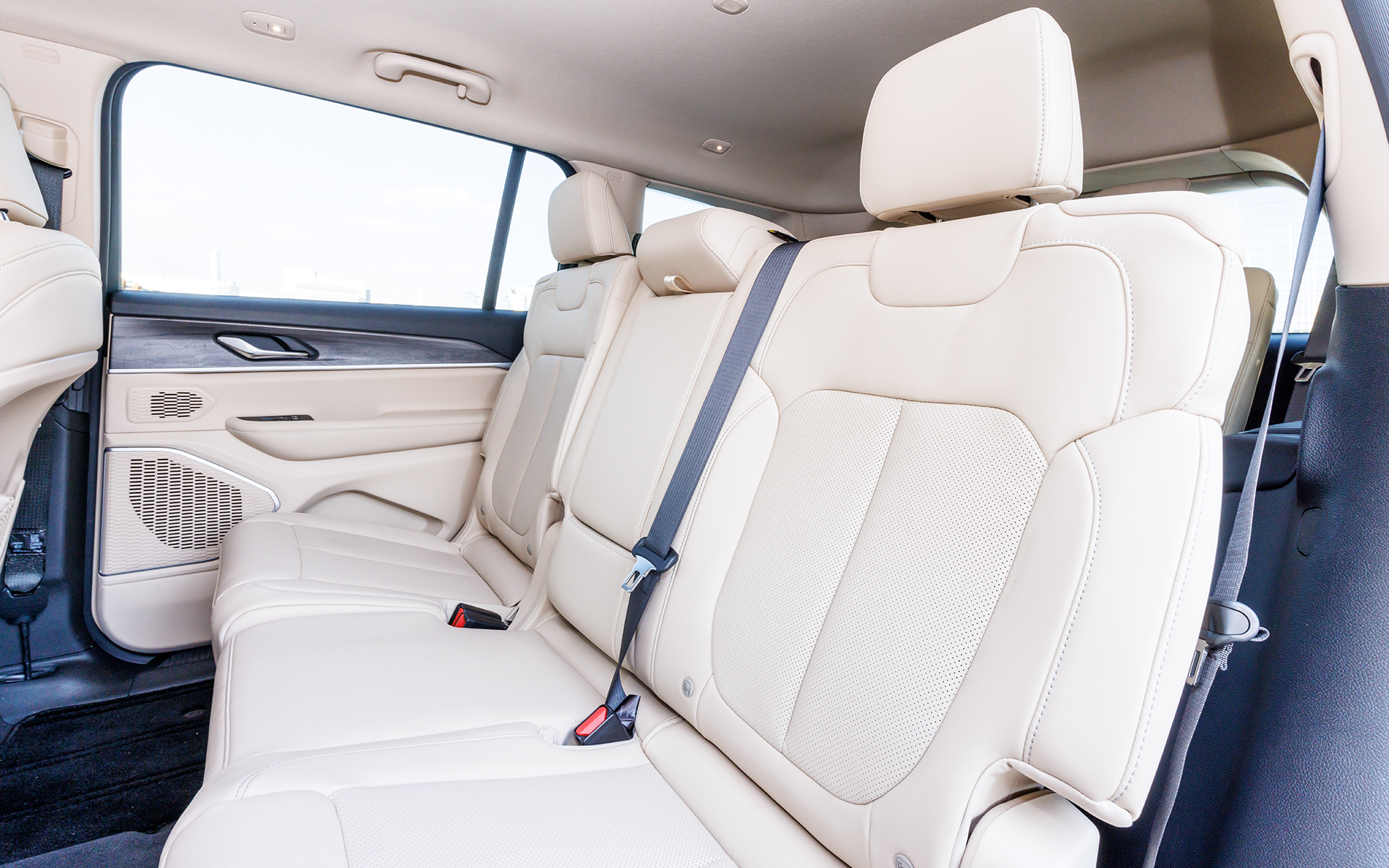 リミテッドの7人乗りシート。2列目はベンチタイプ