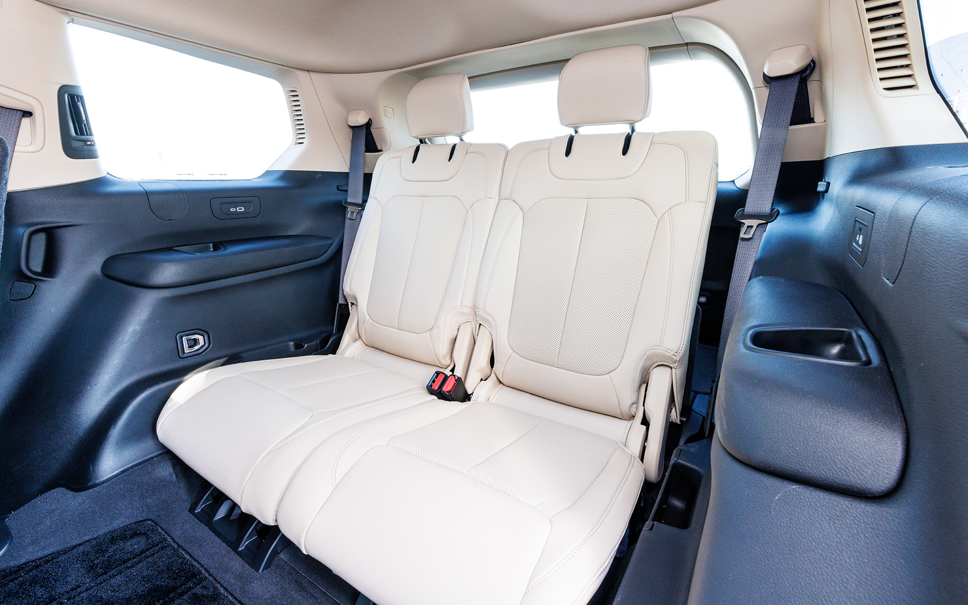 リミテッドの7人乗りシート。2列目はベンチタイプ