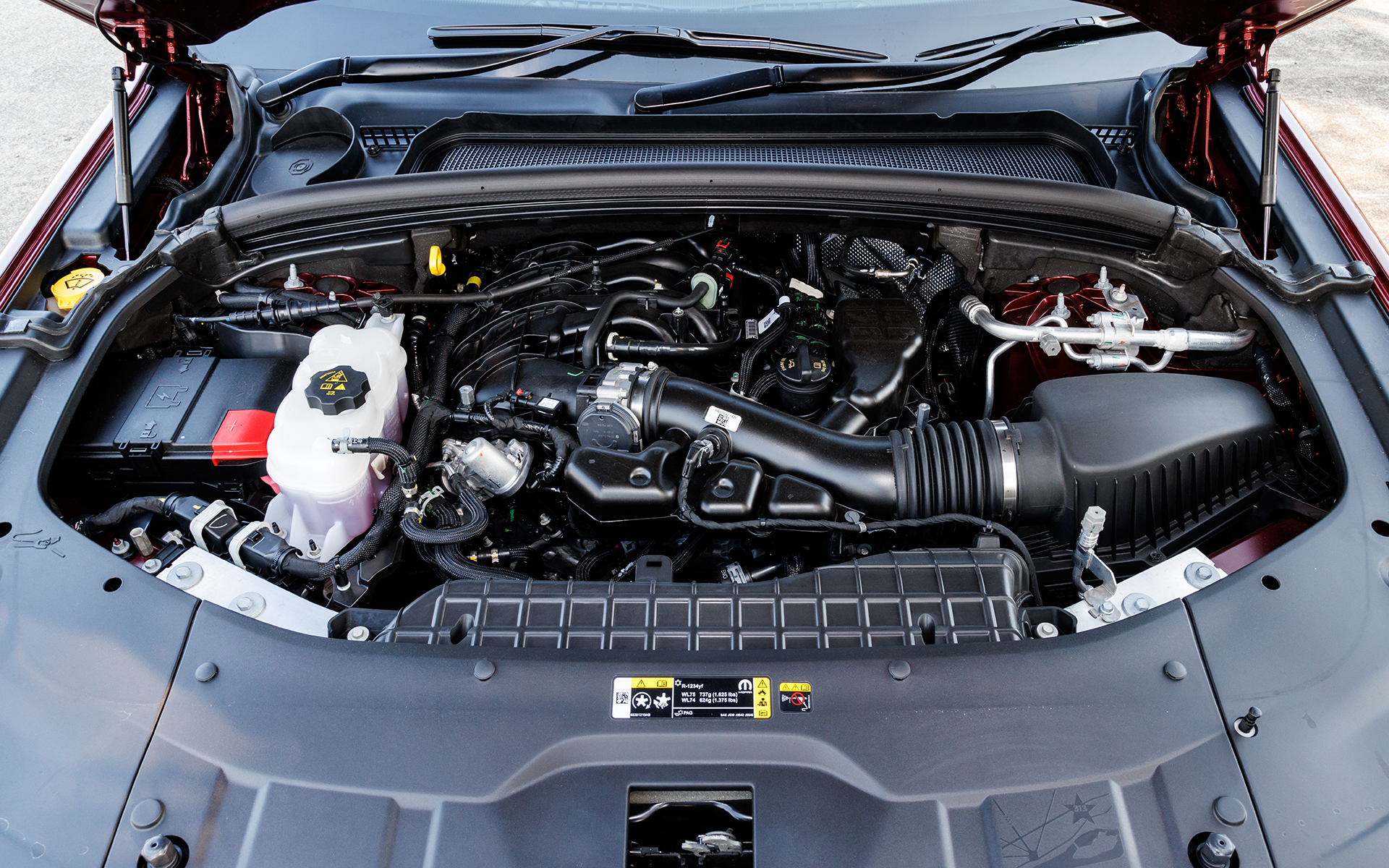 パワートレーンは最高出力210kW（286PS）/6400rpm、最大トルク344Nm（35.1kgfm）/4000rpmを発生するV型6気筒DOHC 3.6リッターエンジンと8速ATの組み合わせ。悠々とした走りを楽しめる