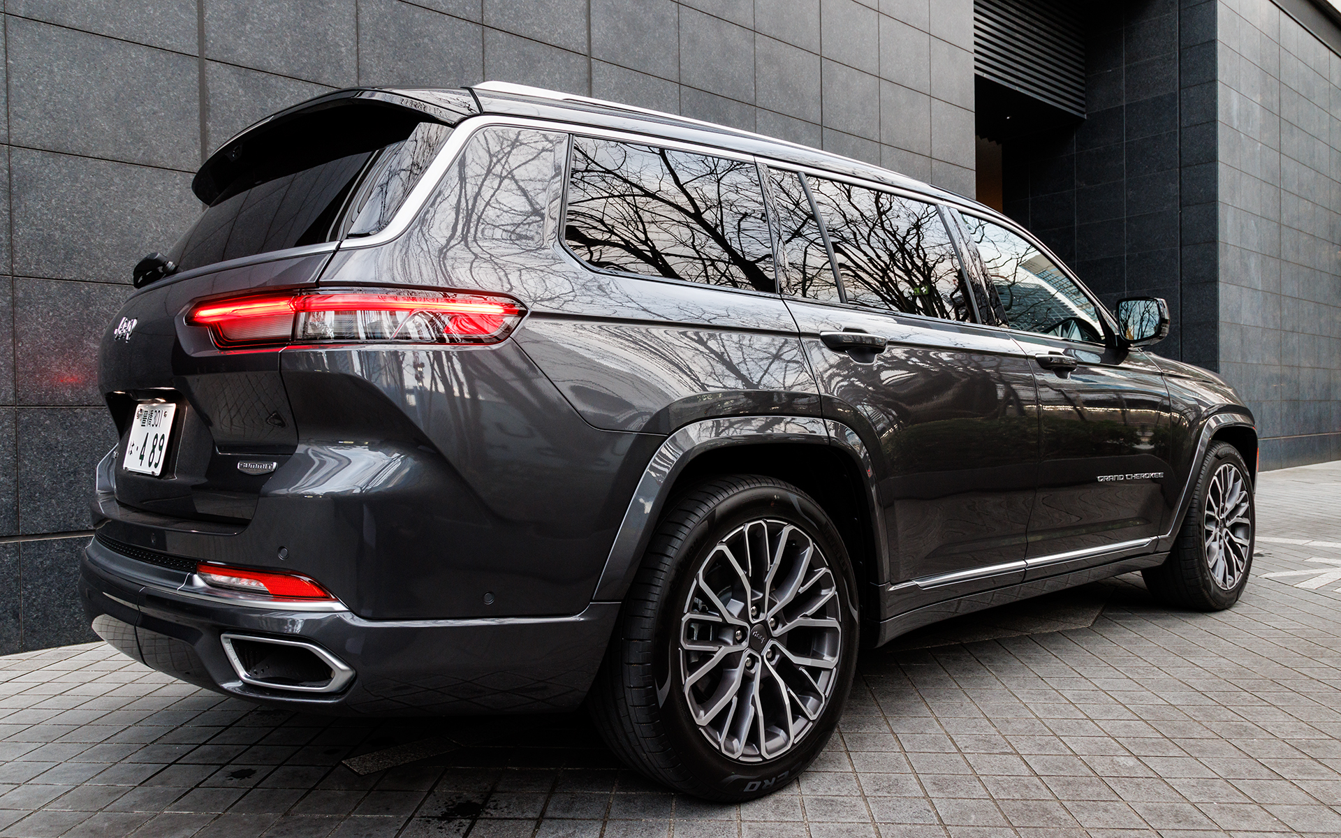 最も低い「パーク」の状態（左）と、最も高いオフロード2の状態（右）