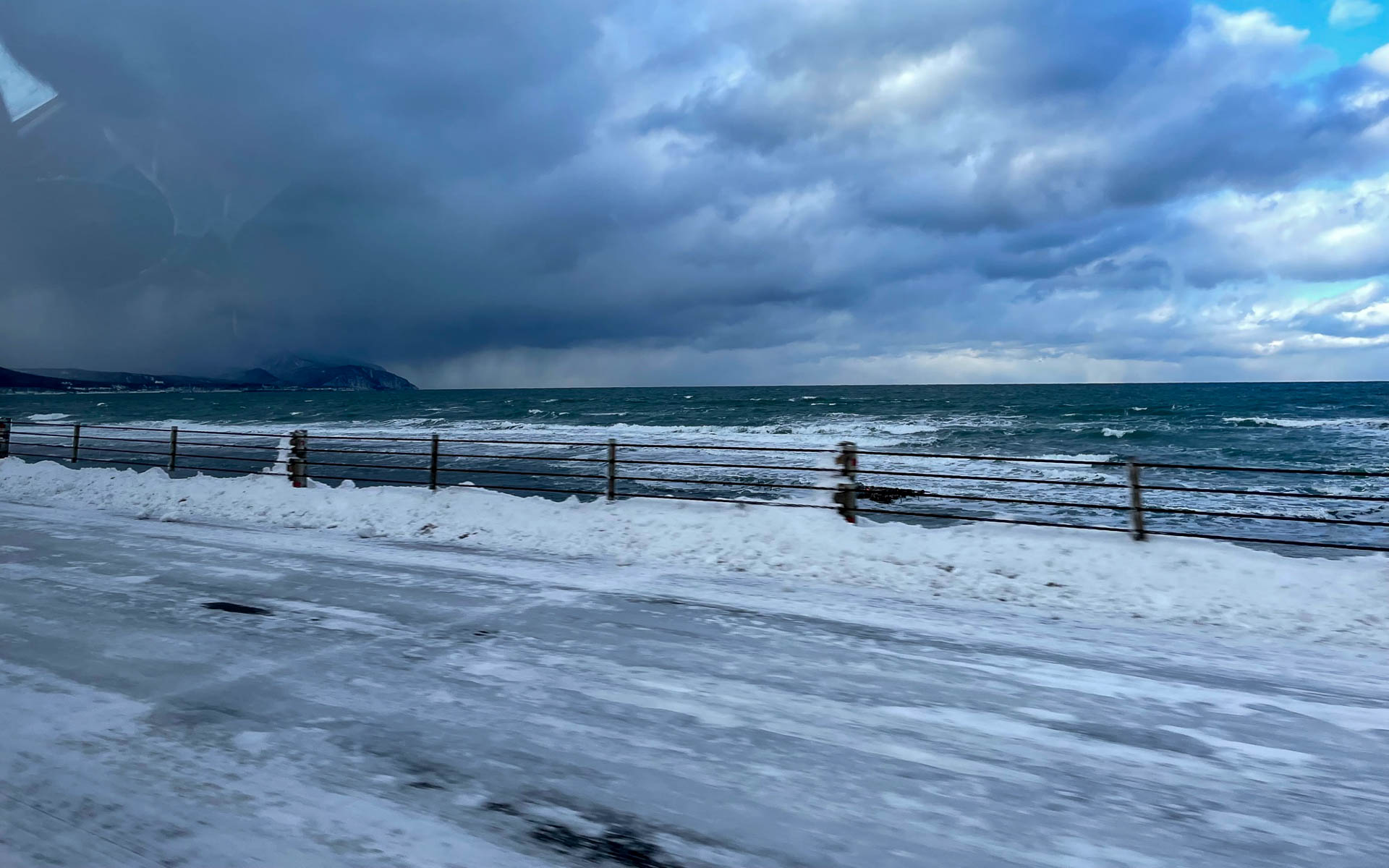 留萌-増毛間の荒々しい海岸線。北海道西海岸