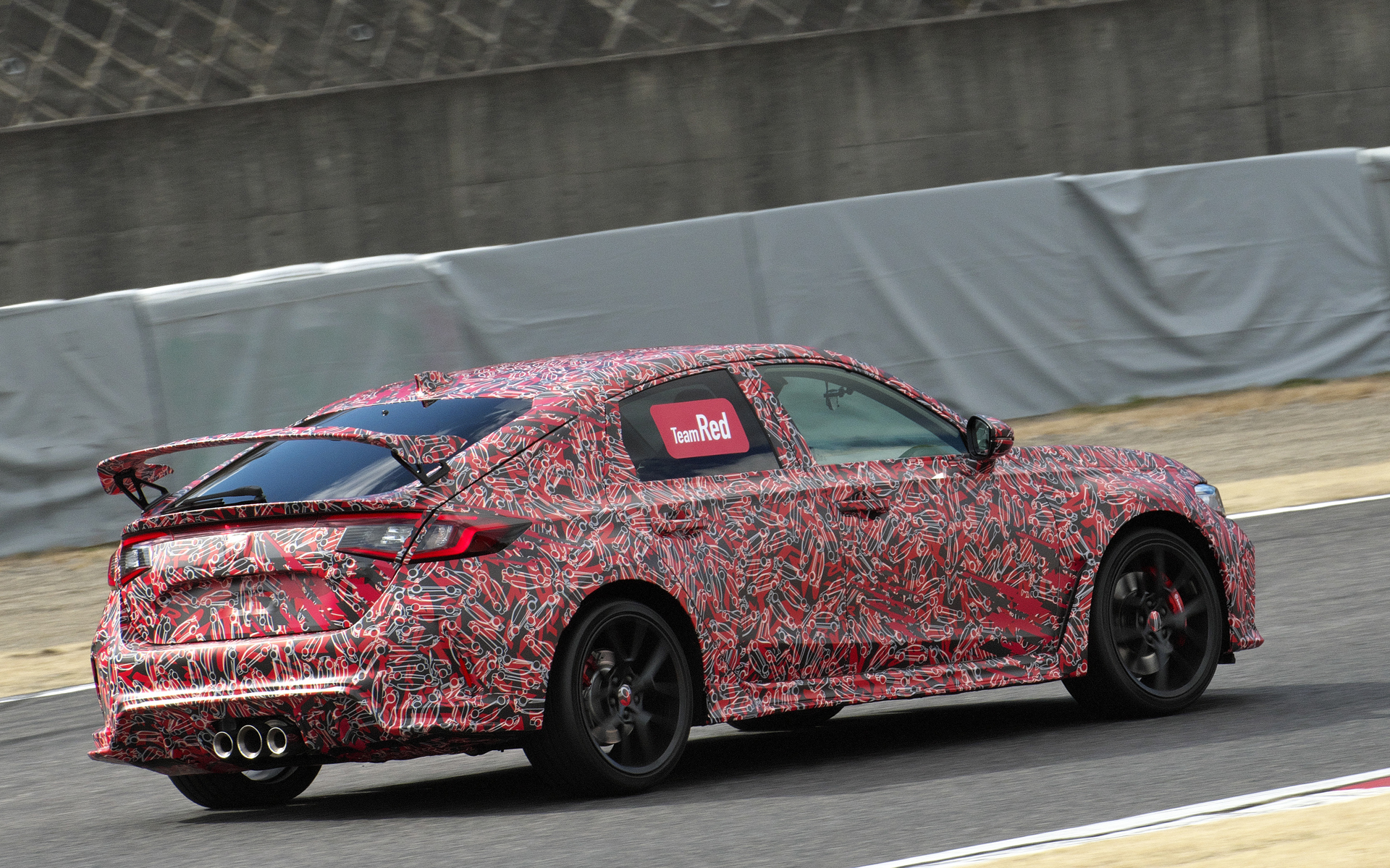 このカモフラカラーは、これまでのTYPE Rが描かれている