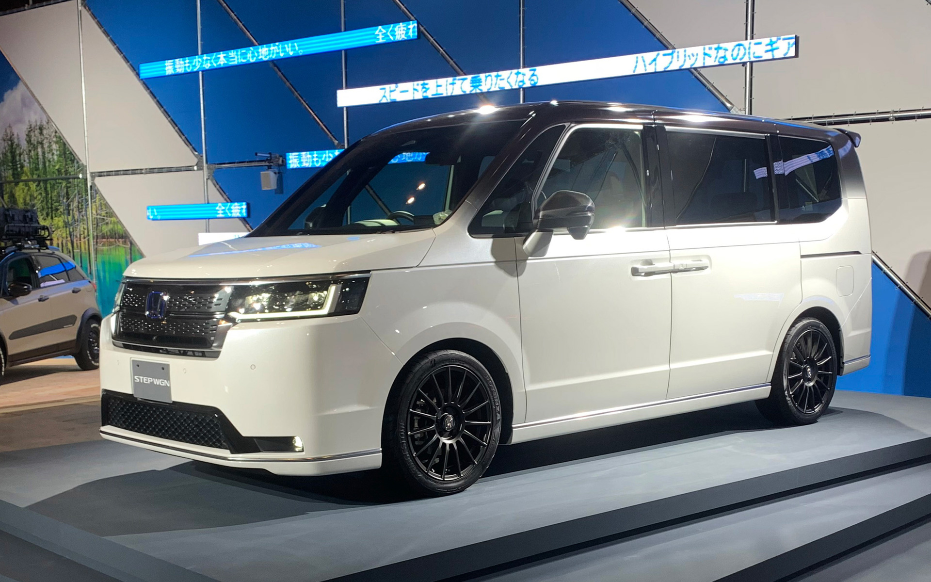 STEP WGN e:HEV SPADA Concept（東京オートサロン2022展示風景）