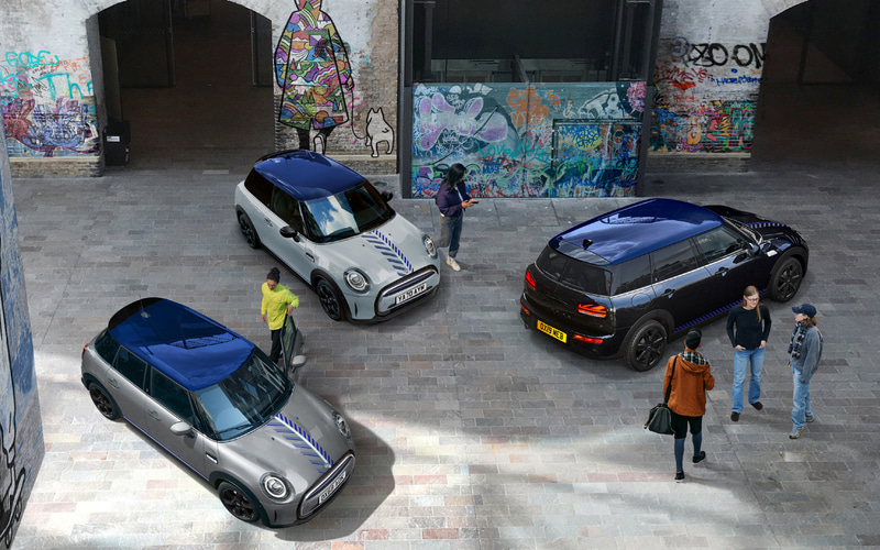 BMW、ブルーのアクセントカラーを採用するMINI限定車「ブリック