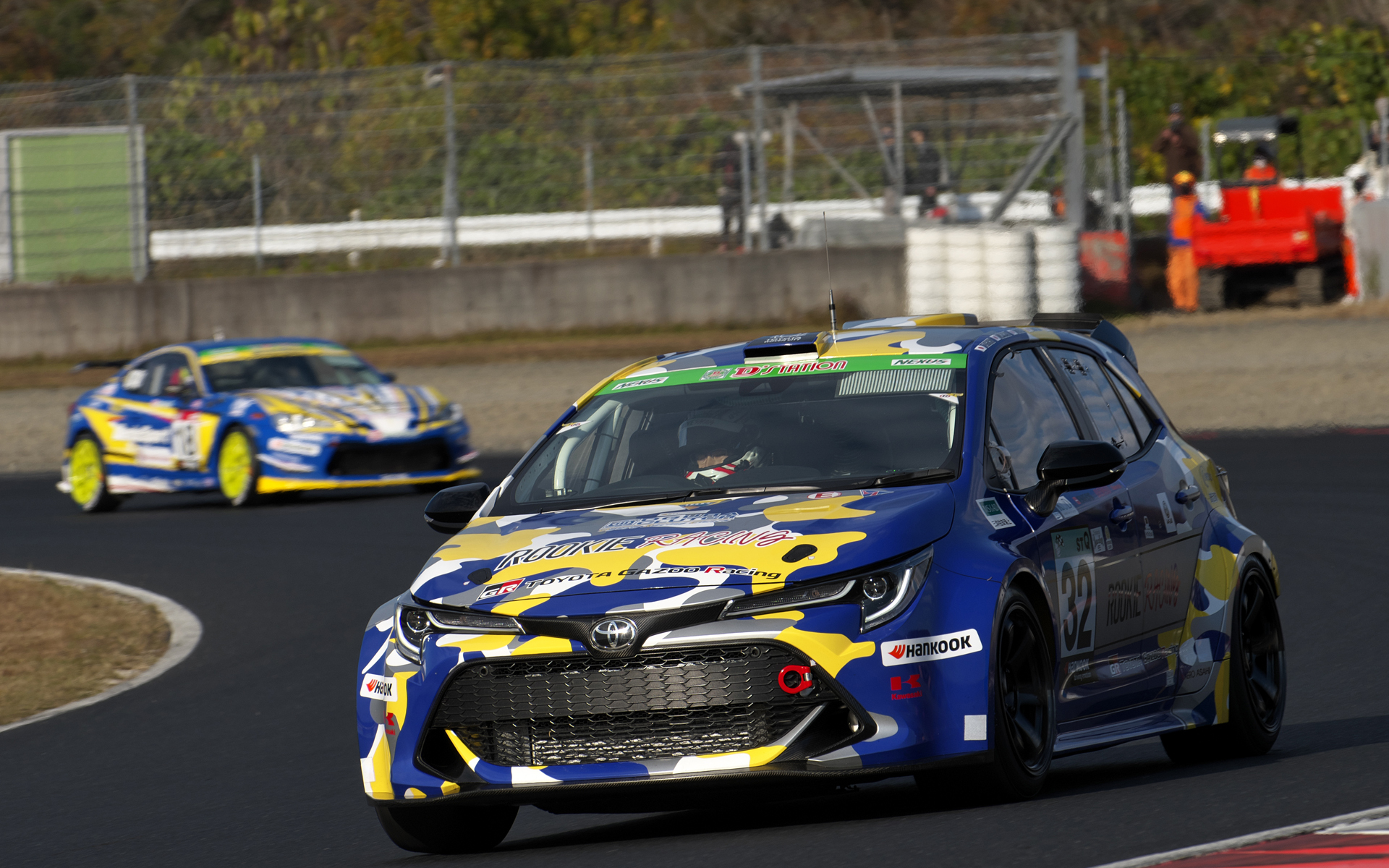 福岡市が製造した水素を用いて走る水素エンジン搭載カローラ