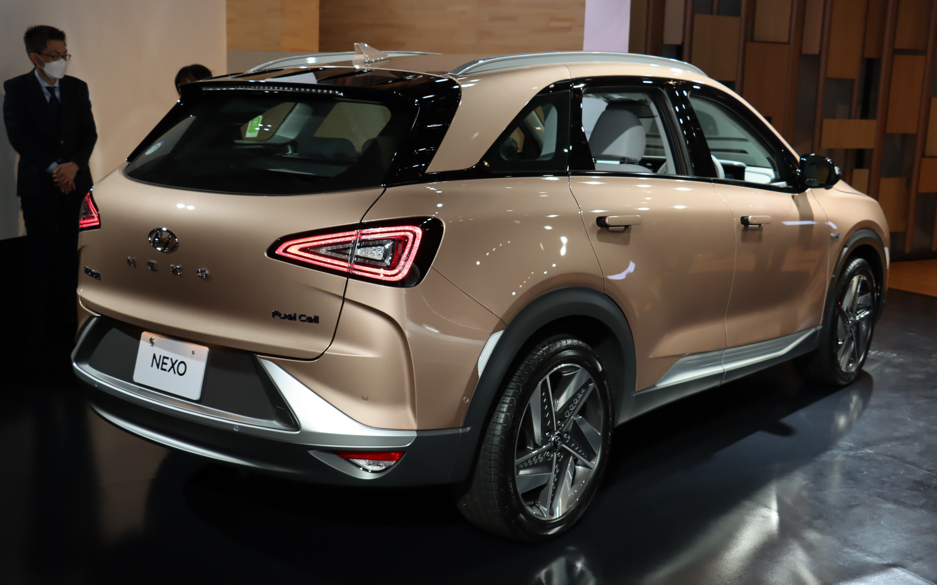 ネッソはモノグレード展開。ボディカラーは「カッパー メタリック」