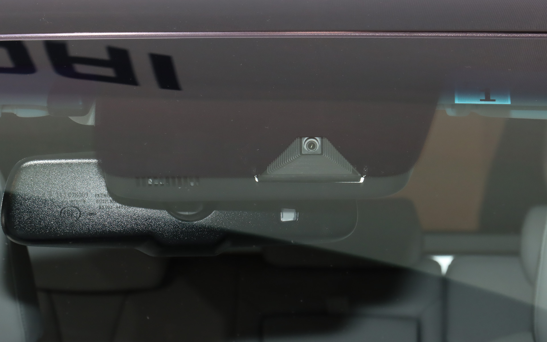 ネッソでもフロントウィンドウにHyundai Smartsense用の単眼カメラを設定