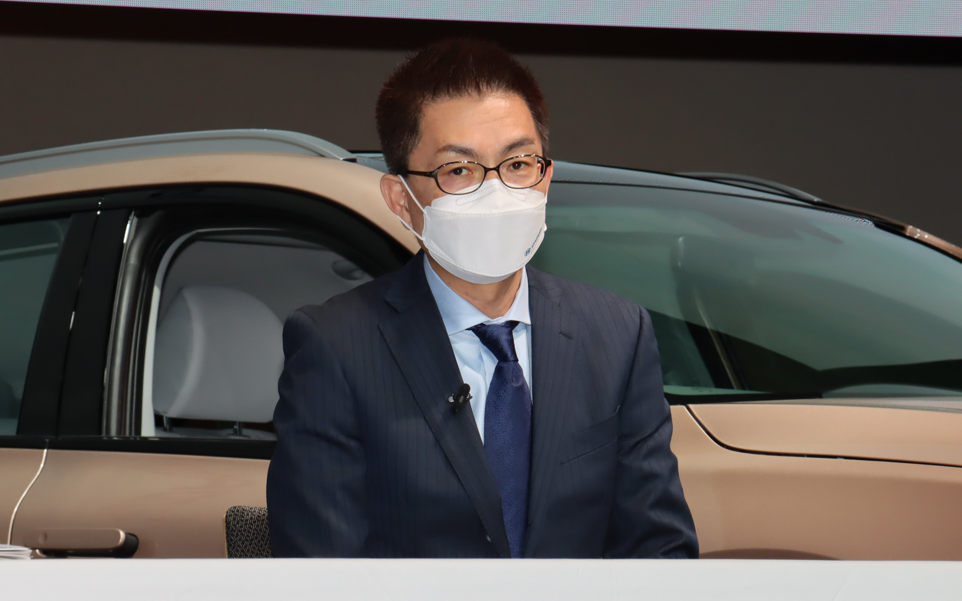 バッテリの保証について回答する佐藤氏