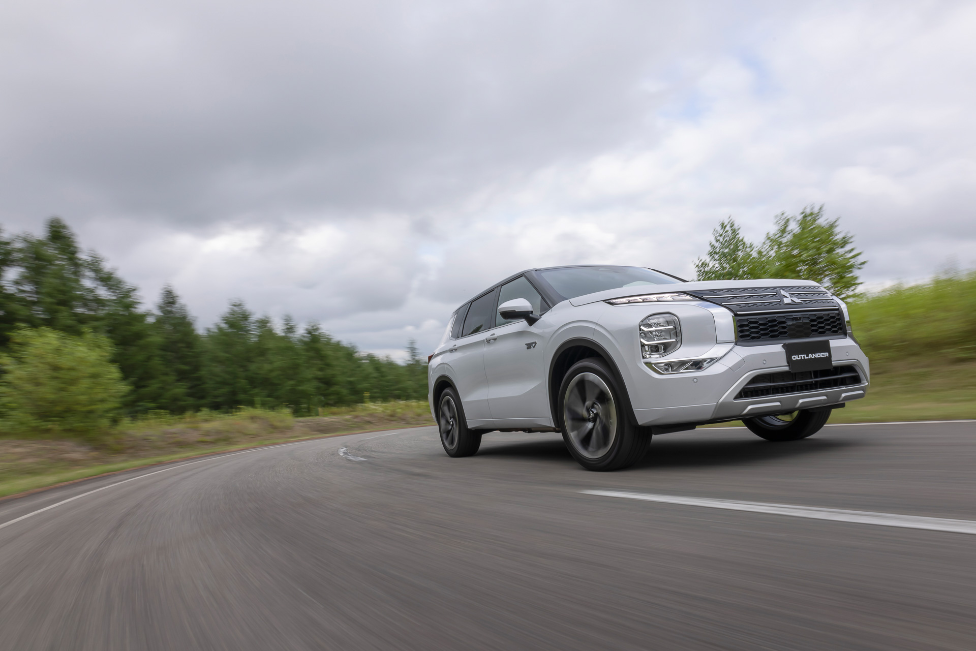 新型アウトランダー PHEVモデル