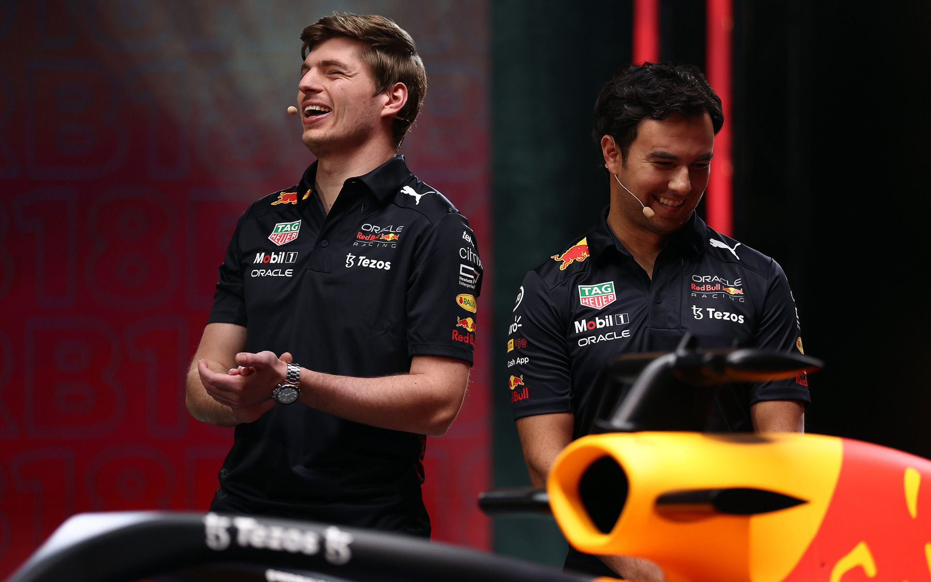 マックス・フェルスタッペン選手（左）とセルジオ・ペレス選手（右）