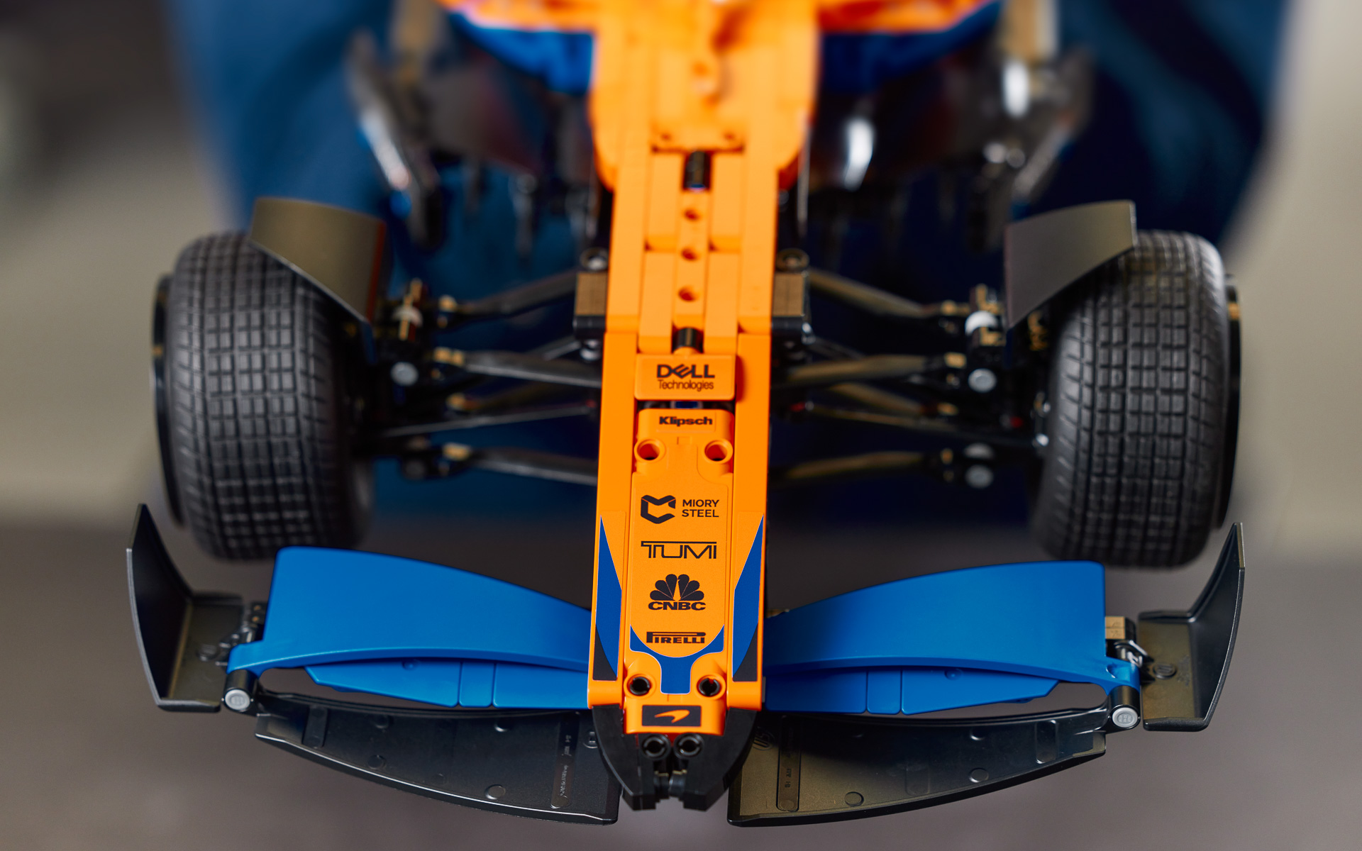 リアルなフロントウイング