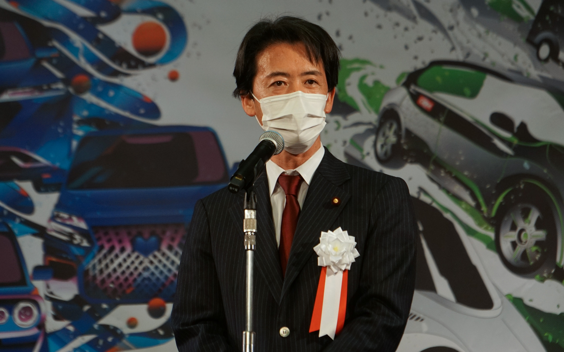 あいさつした衆議院議員の宗清皇一氏