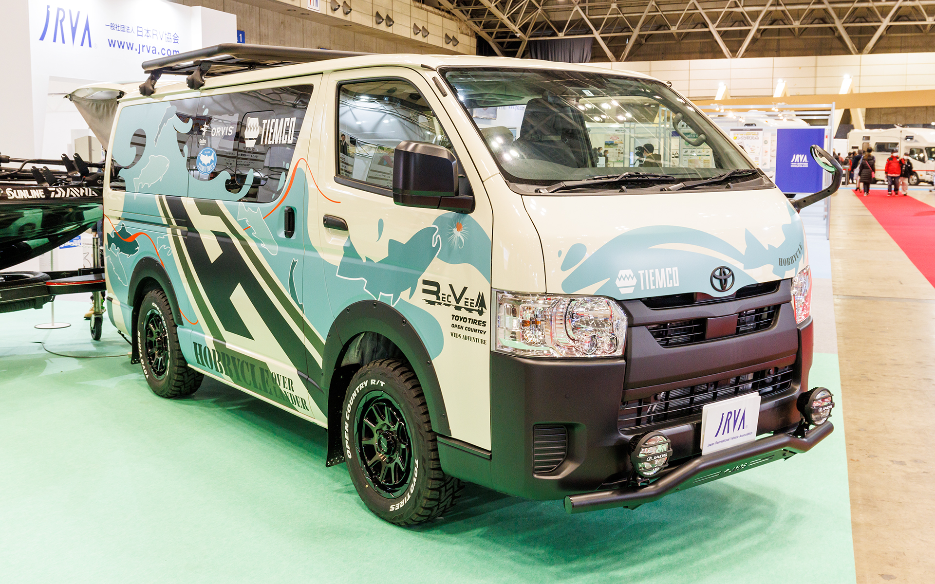 速水もこみちさんをイメージして制作されたキャンピングカー。同車についてバスフィッシングが趣味というだけに「休める場所がしっかりあるのがいいですね。男のロマン」とコメント