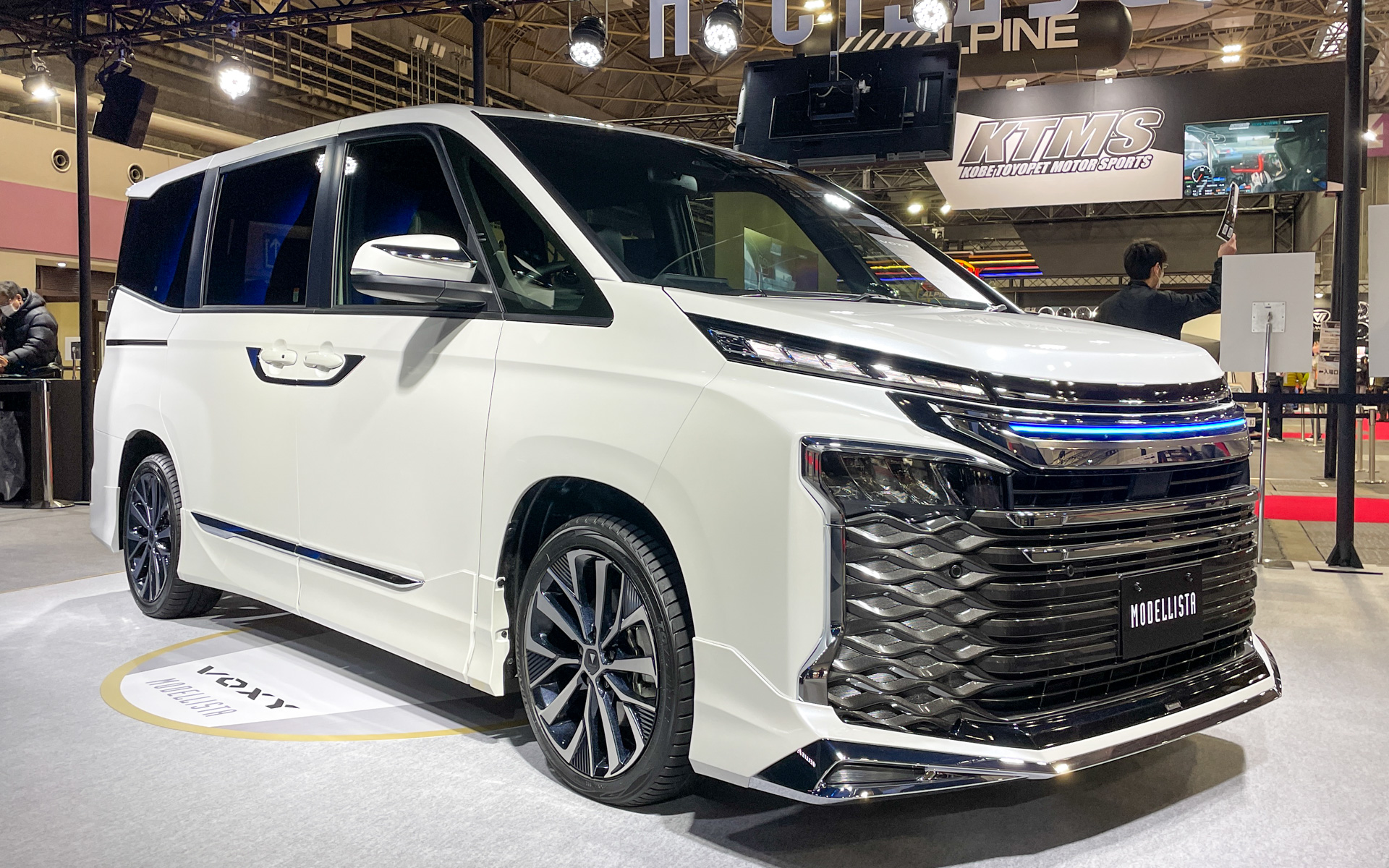 モデリスタのカスタマイズパーツを装着した新型ヴォクシー MODELLISTA