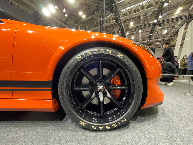 オレンジ色の新型フェアレディZ「FAIRLADY Z CUSTOMIZED PROTO」が