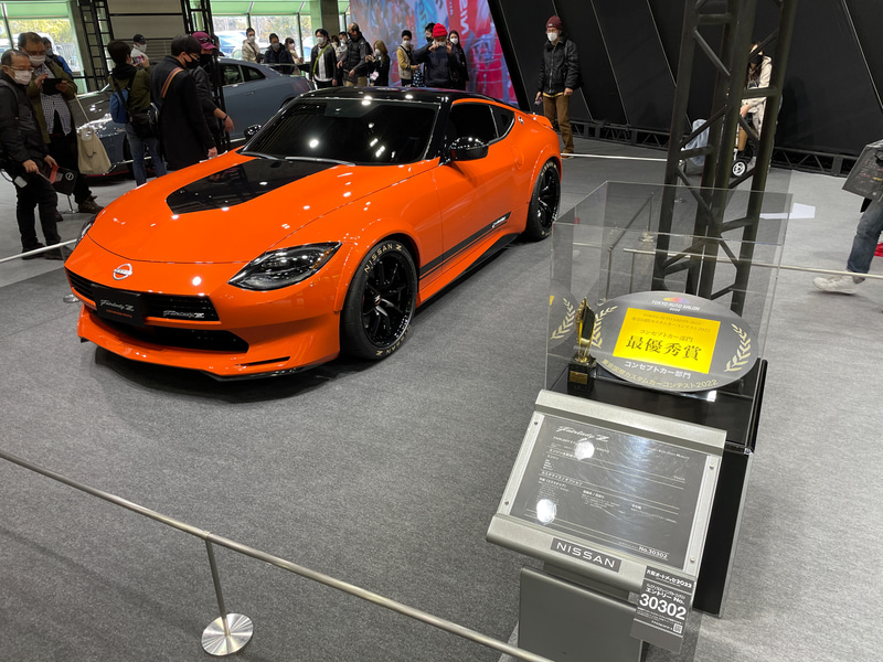 オレンジ色の新型フェアレディZ「FAIRLADY Z CUSTOMIZED PROTO」が