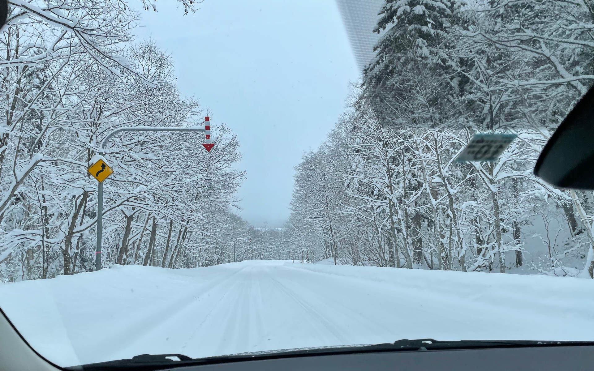 夏だとなんだか分からない標識