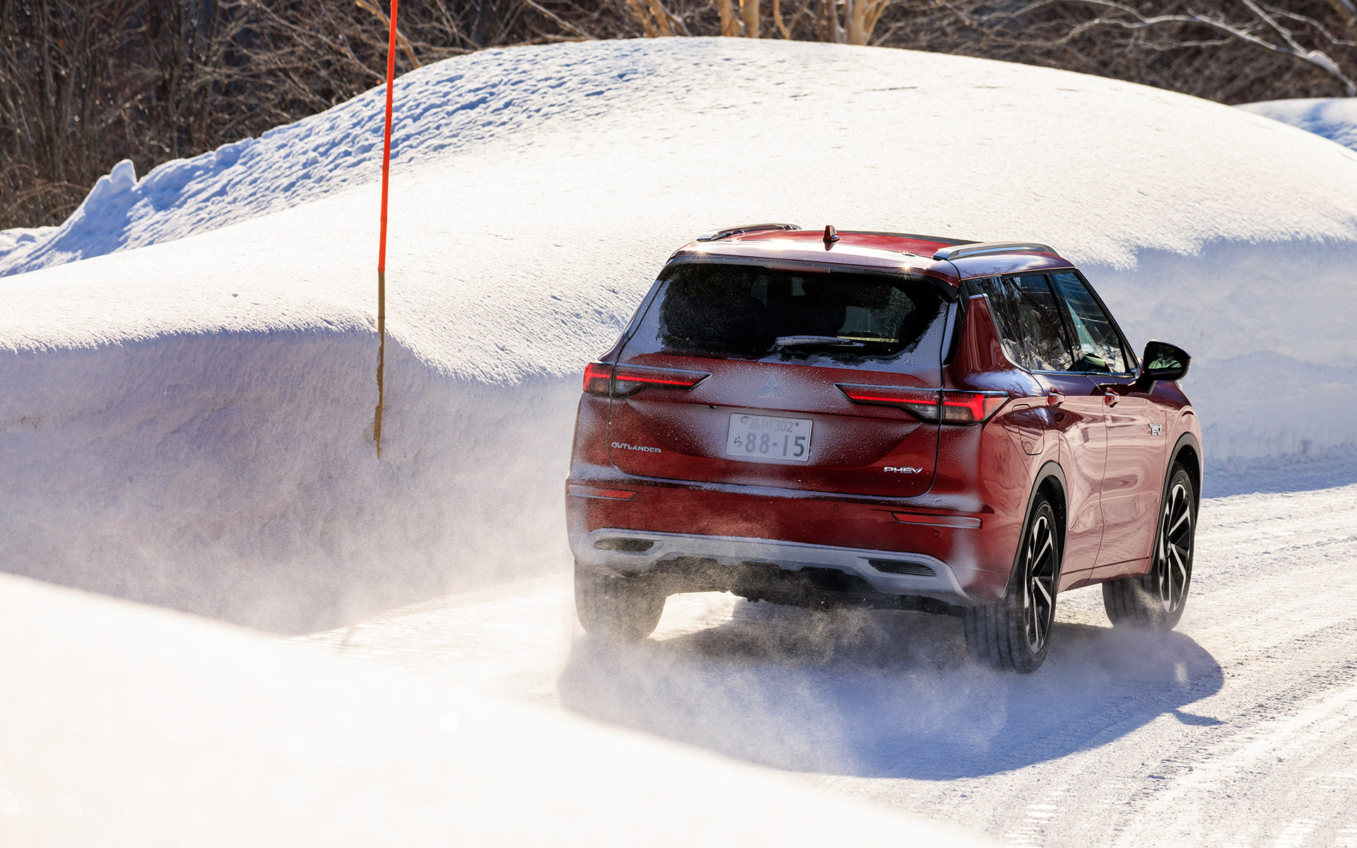 圧雪路面をしっかり捉えて加速