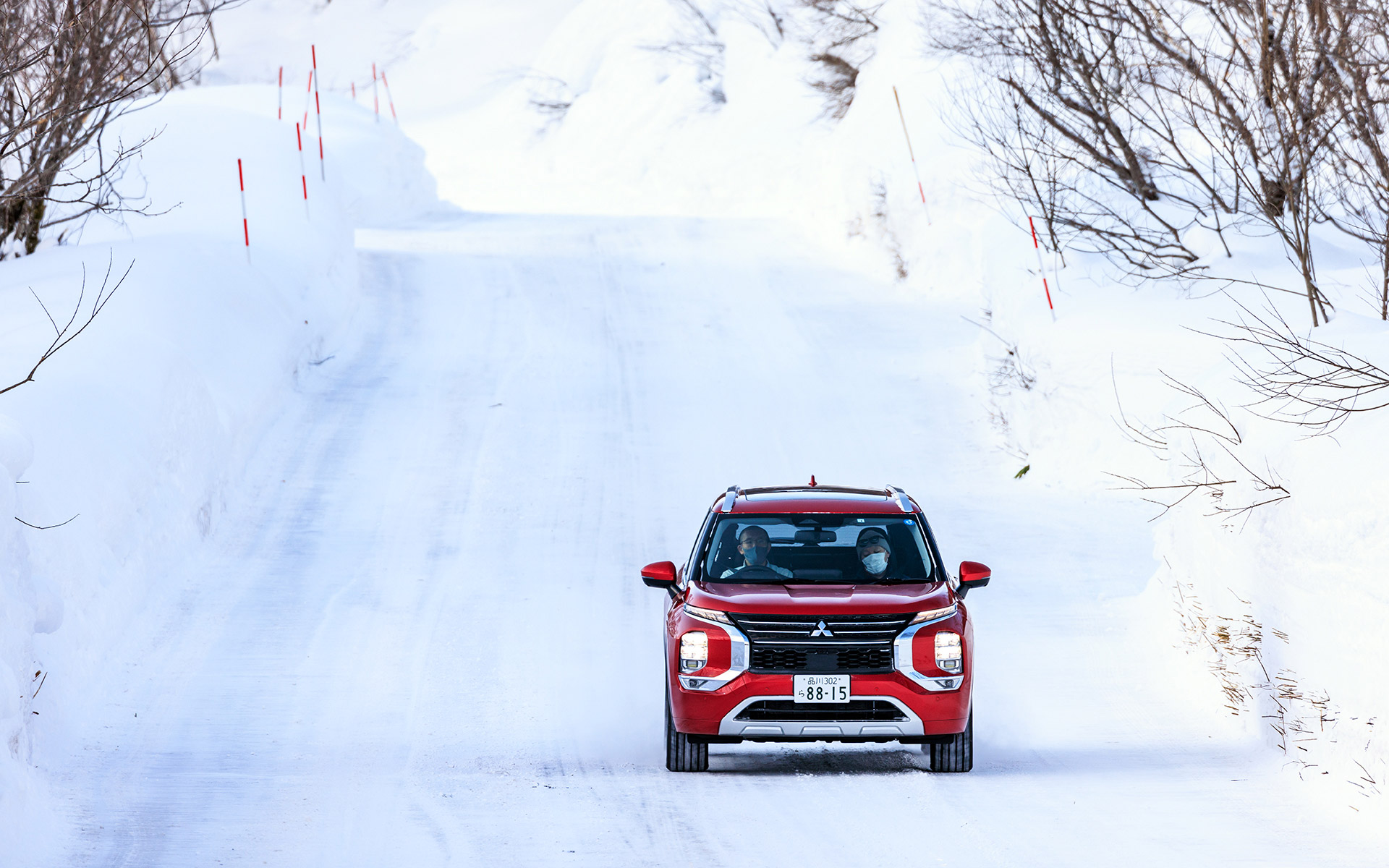 急な下り坂では「ヒルディセントコントロール」も有効。フットブレーキを踏まなくても最適な4輪制御をしながら車速を自動コントロールしてくれるため、車体姿勢を一定にしつつ安全に下ることができる