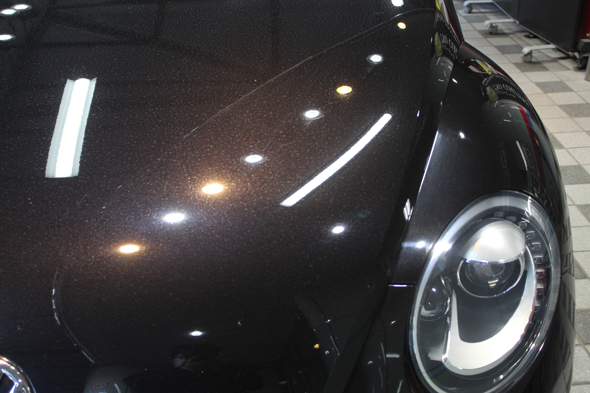 洗車傷は手洗い洗車をしてきたクルマのほうが浅い傾向で、洗車機を使ってきたクルマは傷の量も深さもある傾向だという