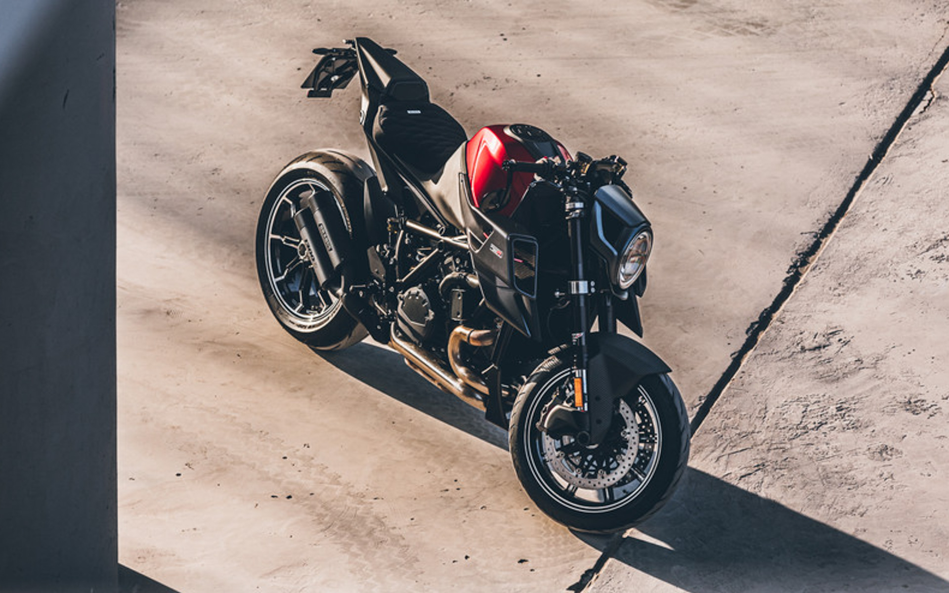 新型「BRABUS 1300 R」