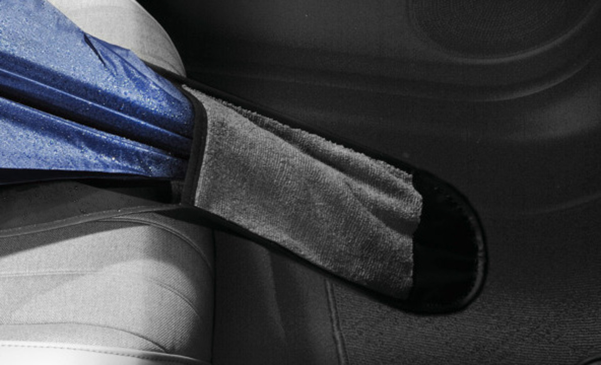 防水・抗菌生地と製品先端にマイクロファイバー生地を採用