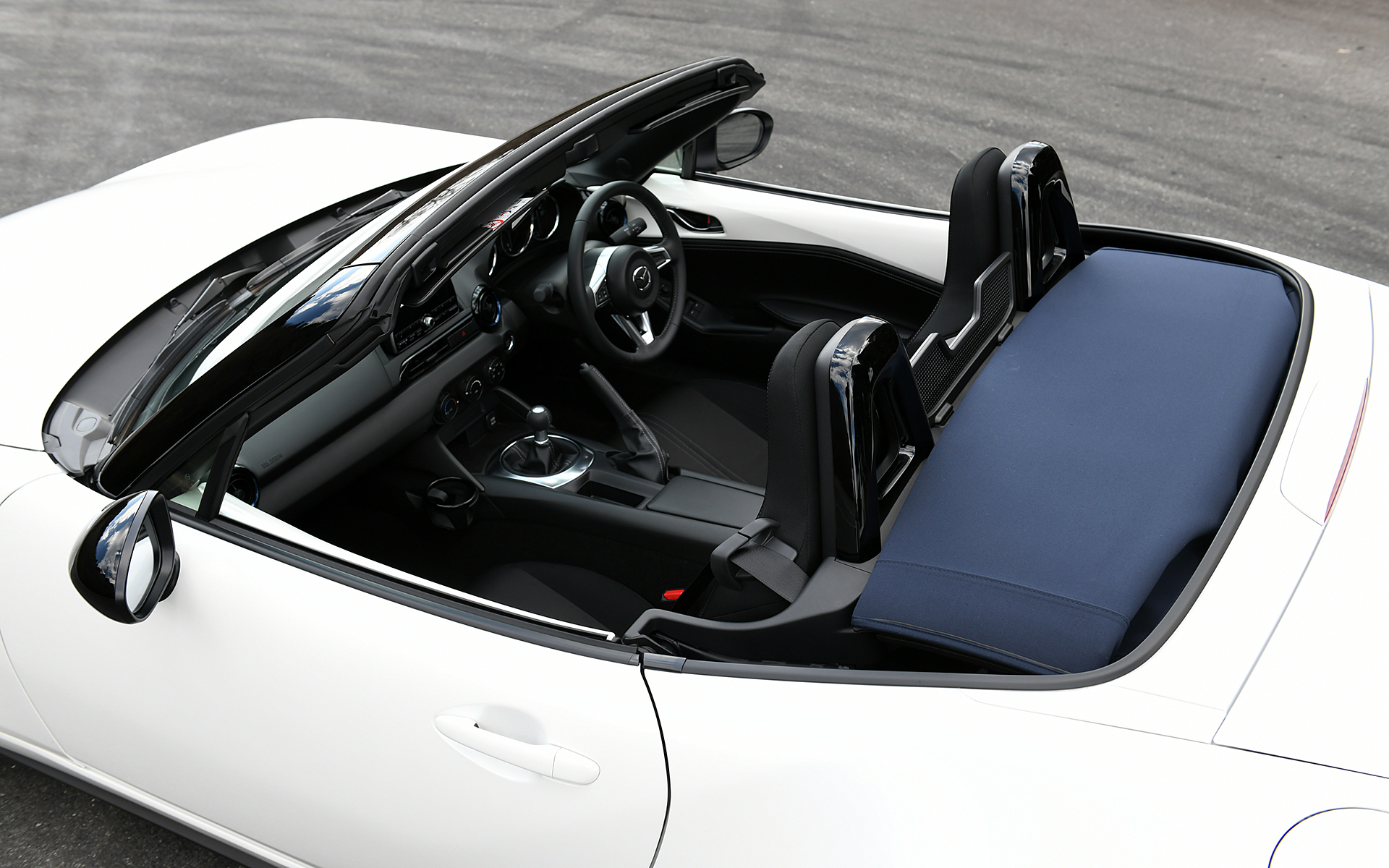 特別仕様車「990S」と「Navy Top」専用のダークブルーの幌