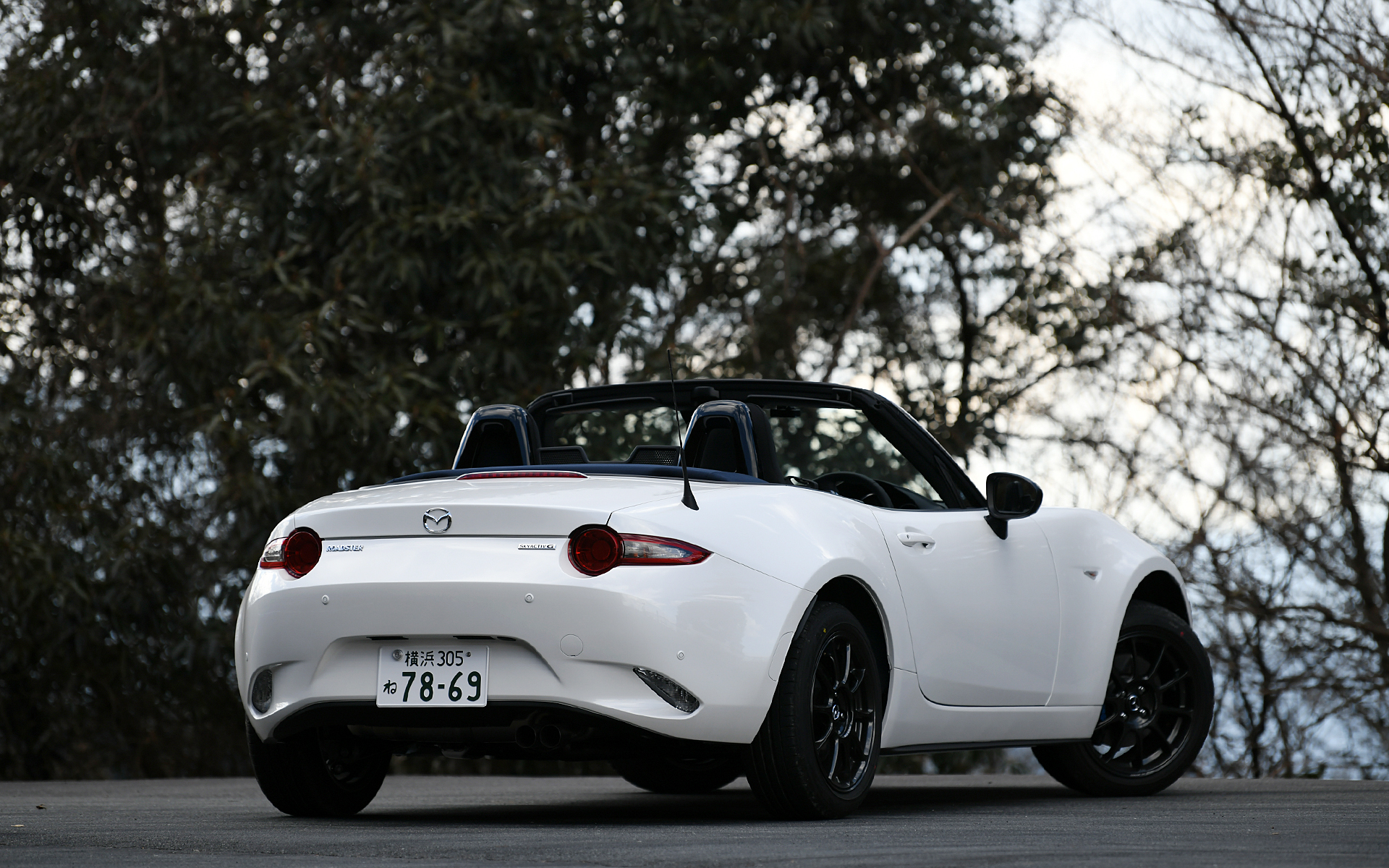 車検証の車重欄は10kg単位の表記となっているため「S」も「990S」もどちらも990kgと書かれているが、「990S」のほうが「S」よりも軽い。ただし正確な数値は未公表となっている