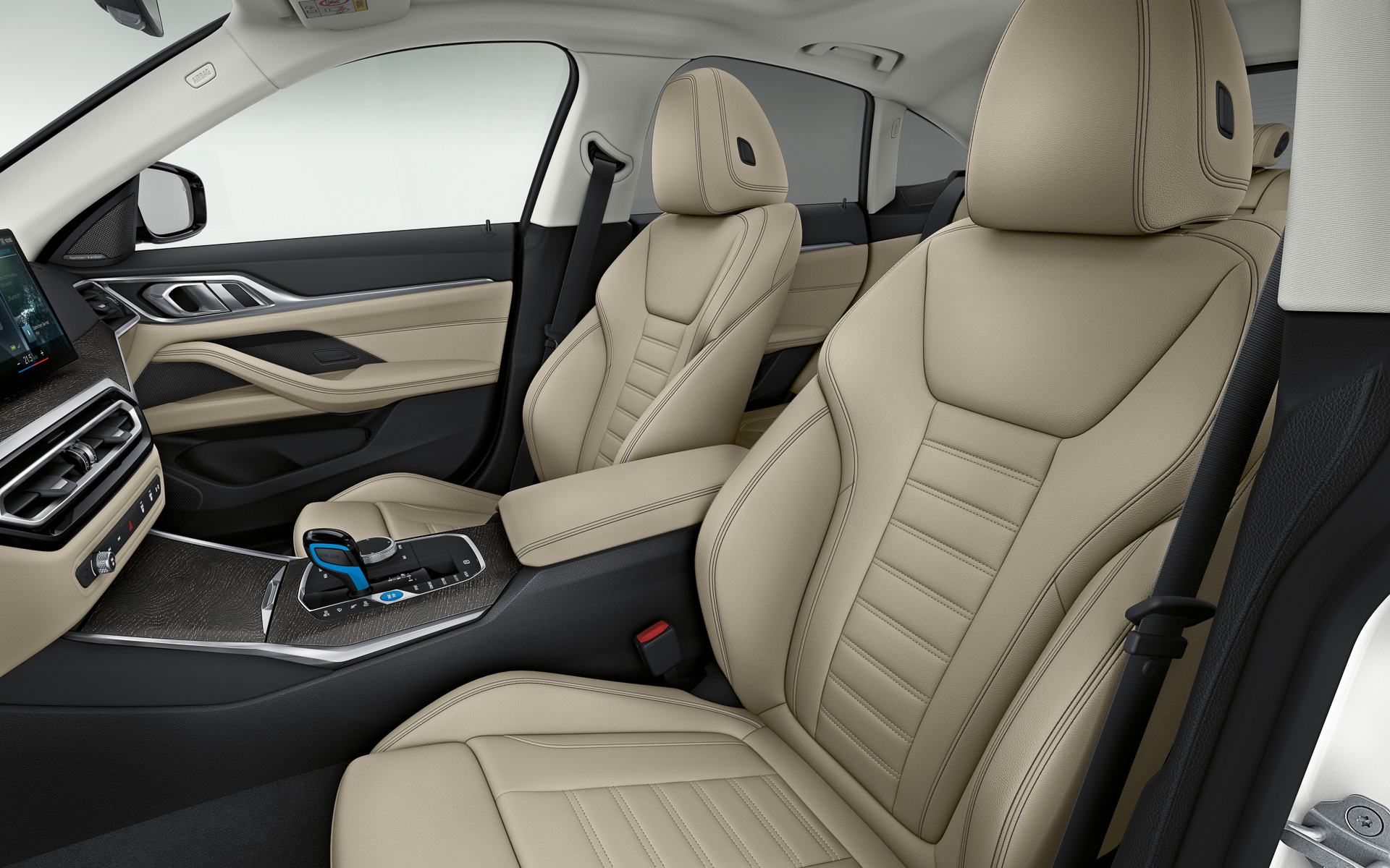 i4 eDrive40のボディサイズは4785×1850×1455mm（全長×全幅×全高）、ホイールベースは2855mm。車両重量は2080kg、車両総重量は2355kg