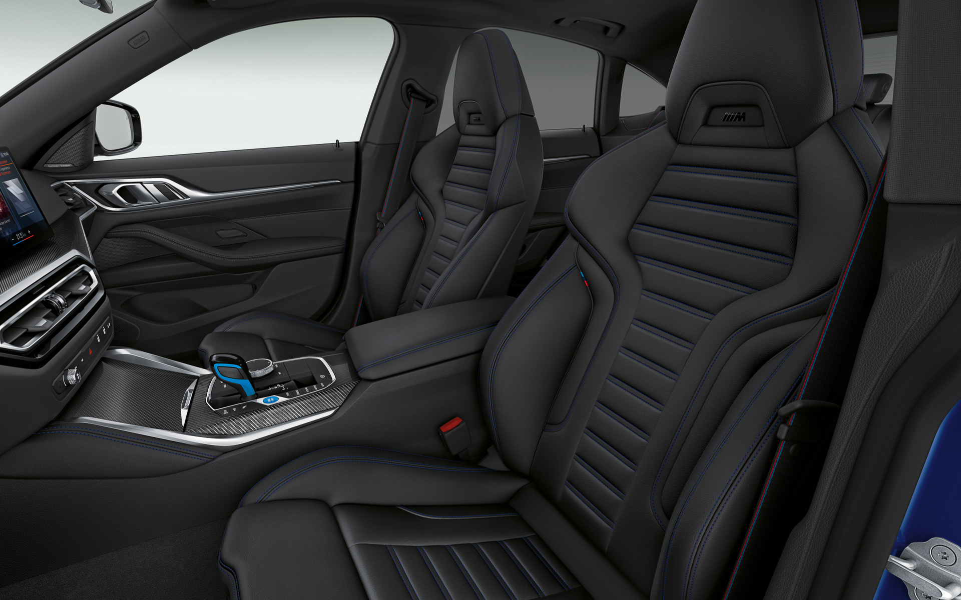 i4 M50のボディサイズはi4 eDrive40と共通。車両重量は2240kg、車両総重量は2515kg