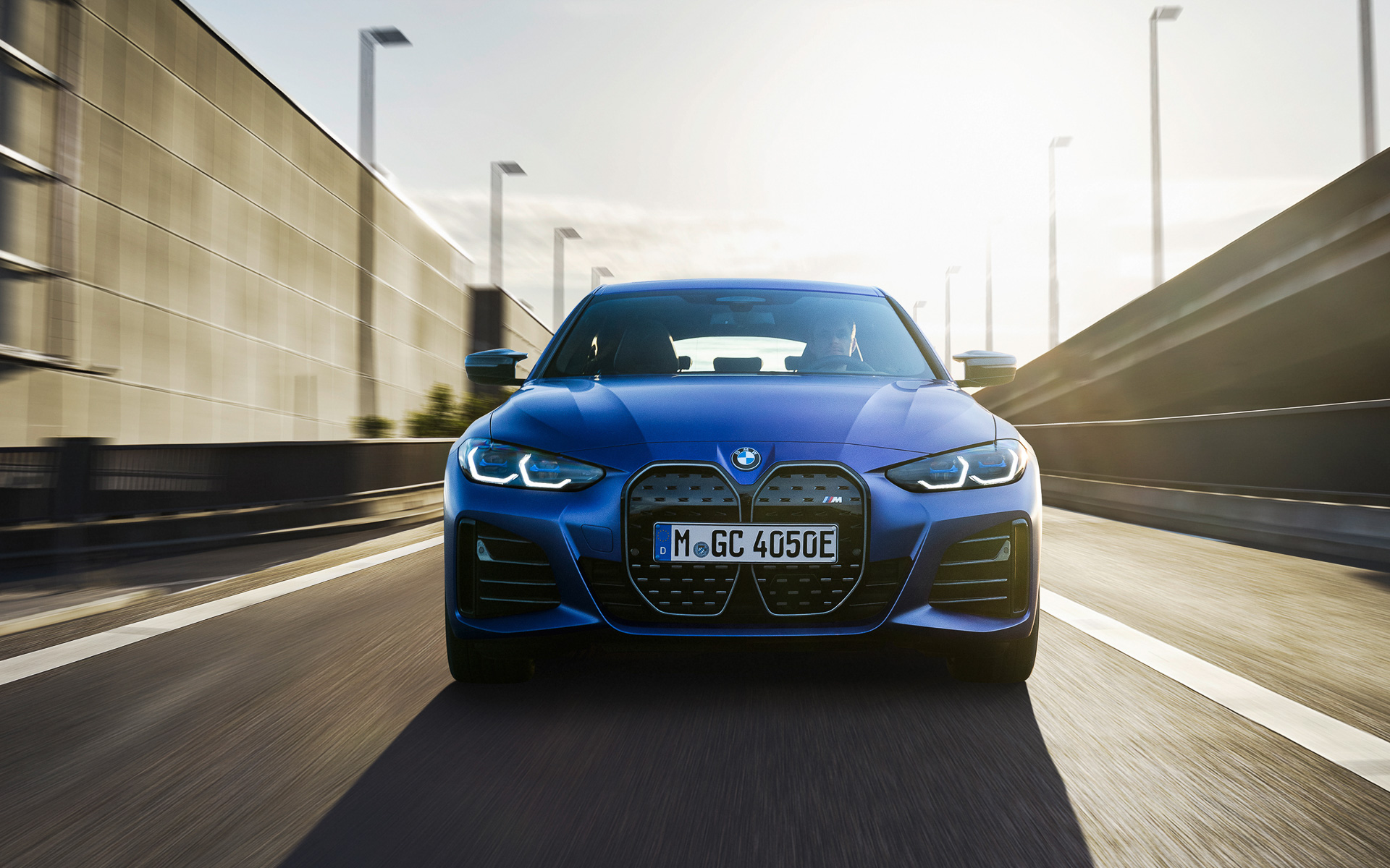 i4 M50のボディサイズはi4 eDrive40と共通。車両重量は2240kg、車両総重量は2515kg