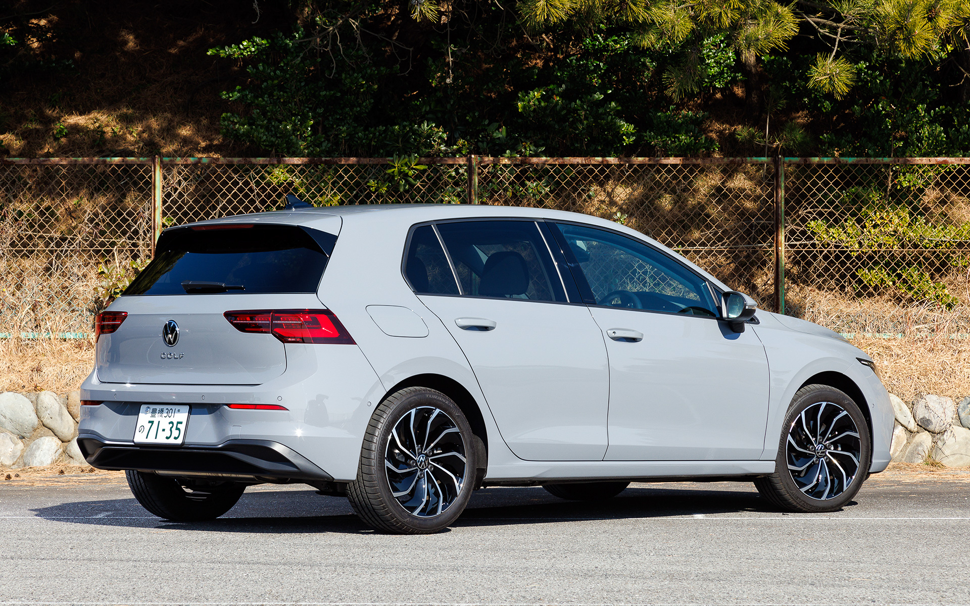 試乗車は2022年1月に発売となった「ゴルフ TDI」。グレードは「TDI Active Advance」（398万9000円）で、ボディサイズは4295×1790×1475mm（全長×全幅×全高）、ホイールベースは2620mm。ボディカラーはムーンストーングレー