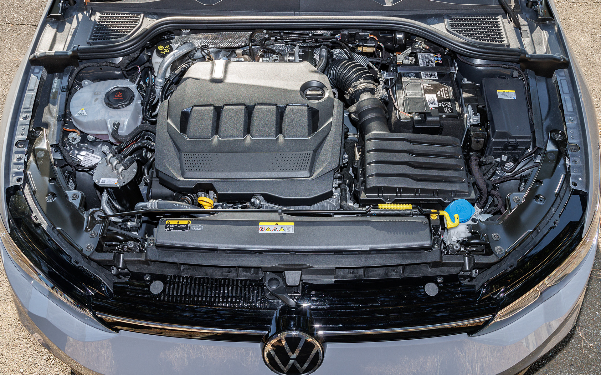 直列4気筒DOHC 2.0リッターディーゼルターボのTDIエンジンは最新のテクノロジーとなるツインドージング(デュアルAdBlue噴射)システムを採用し、窒素酸化物(NOx)の排出量を抑制しつつ、従来よりも最大トルクを強化した最新世代のエンジン。従来のTDIエンジンよりも低い回転数から最高出力・最大トルクを発揮するためレスポンスが大幅に向上するとともに、燃料消費率20.0km/L(WLTCモード燃費)を達成した。最高出力は110kW(150PS)/3000-4200rpm、最大トルクは360Nm(36.7kgfm)/1600-2750rpmを発生