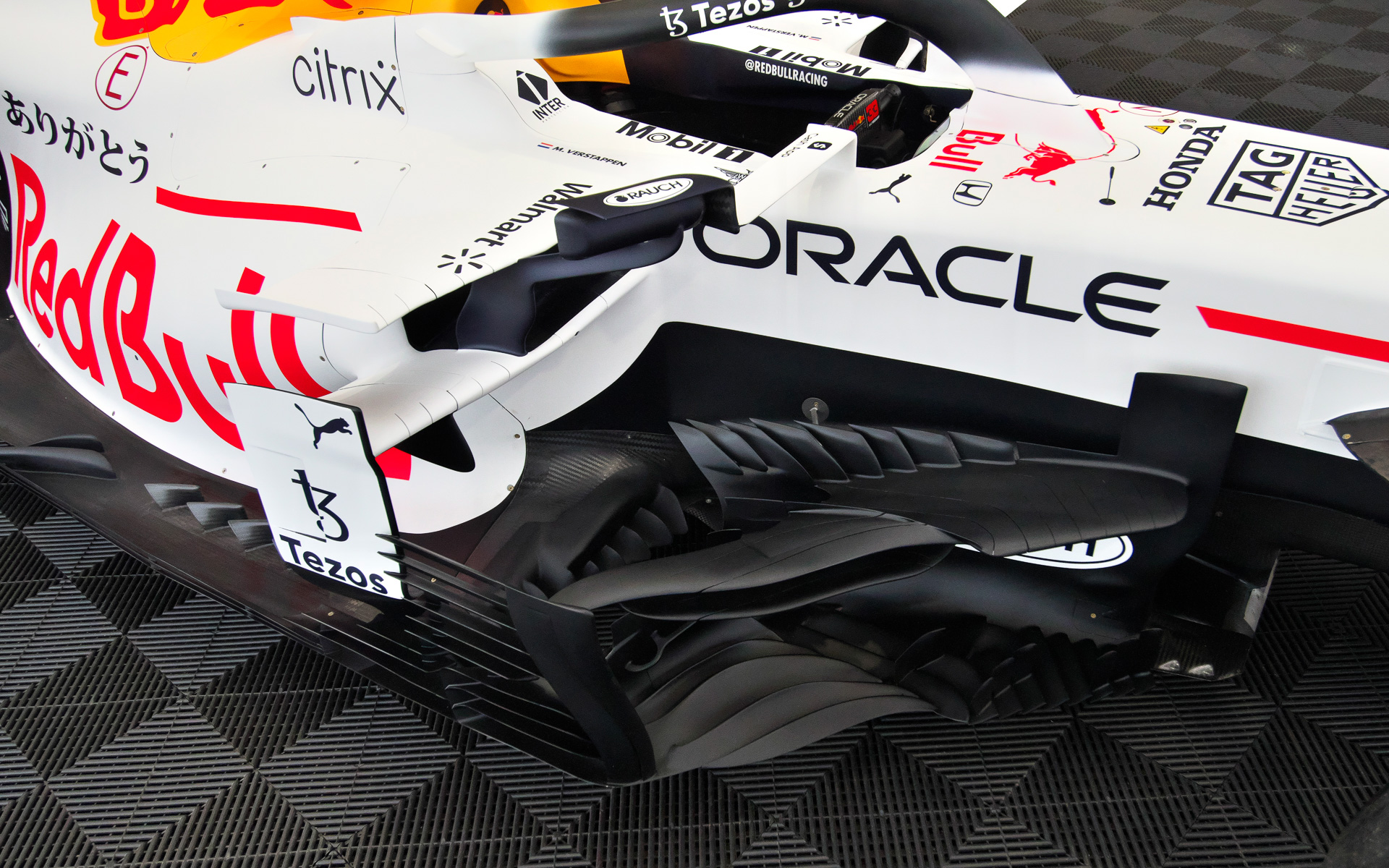 写真はHonda Racing THANKS DAYでの展示。細かく作り込まれた空力用のフィン。乱流を制御するためか、スリットも刻まれている